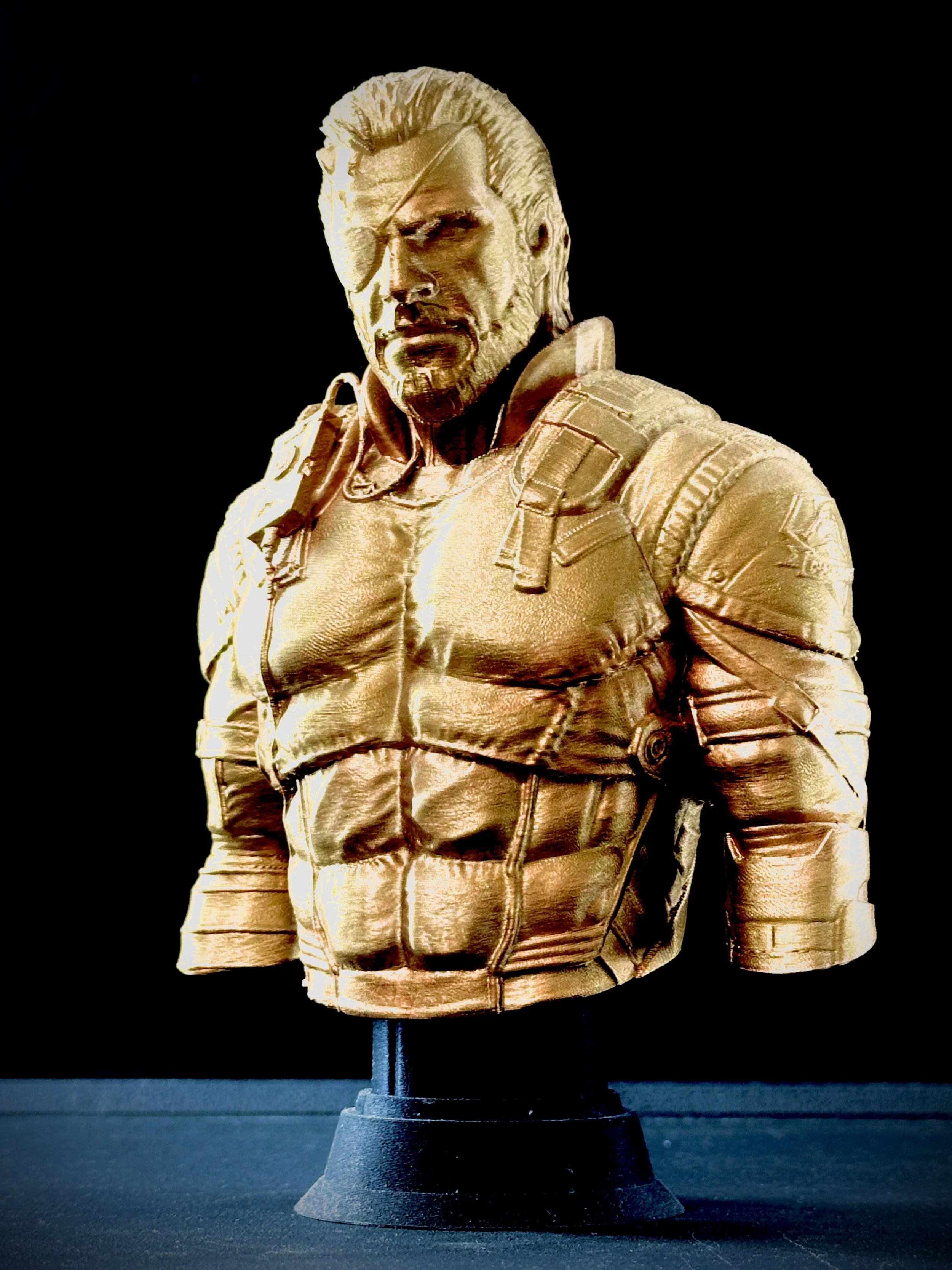 Busto impreso en filamento y pintado a mano.