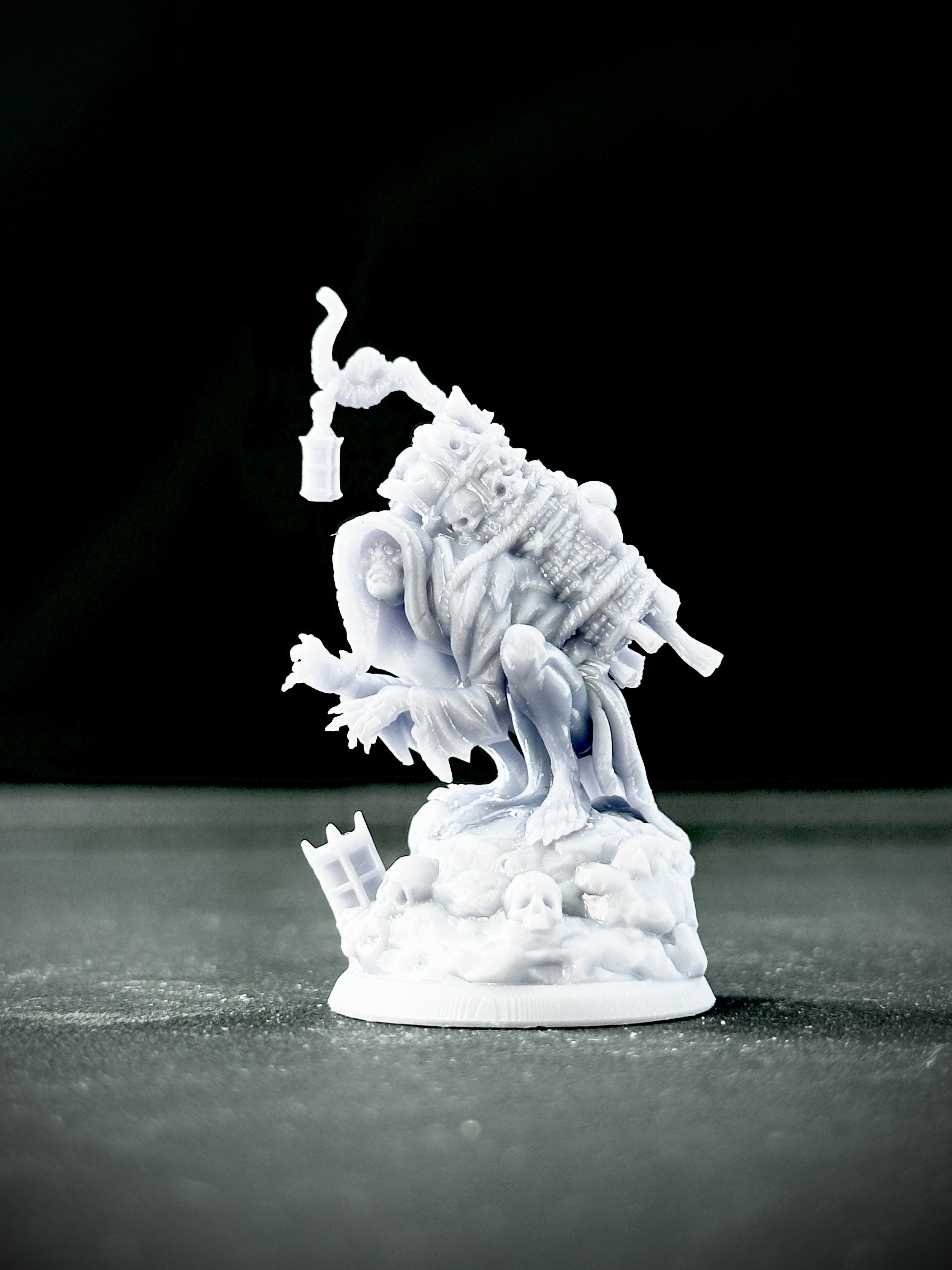 Miniatura impresa en resina de fantasía oscura.