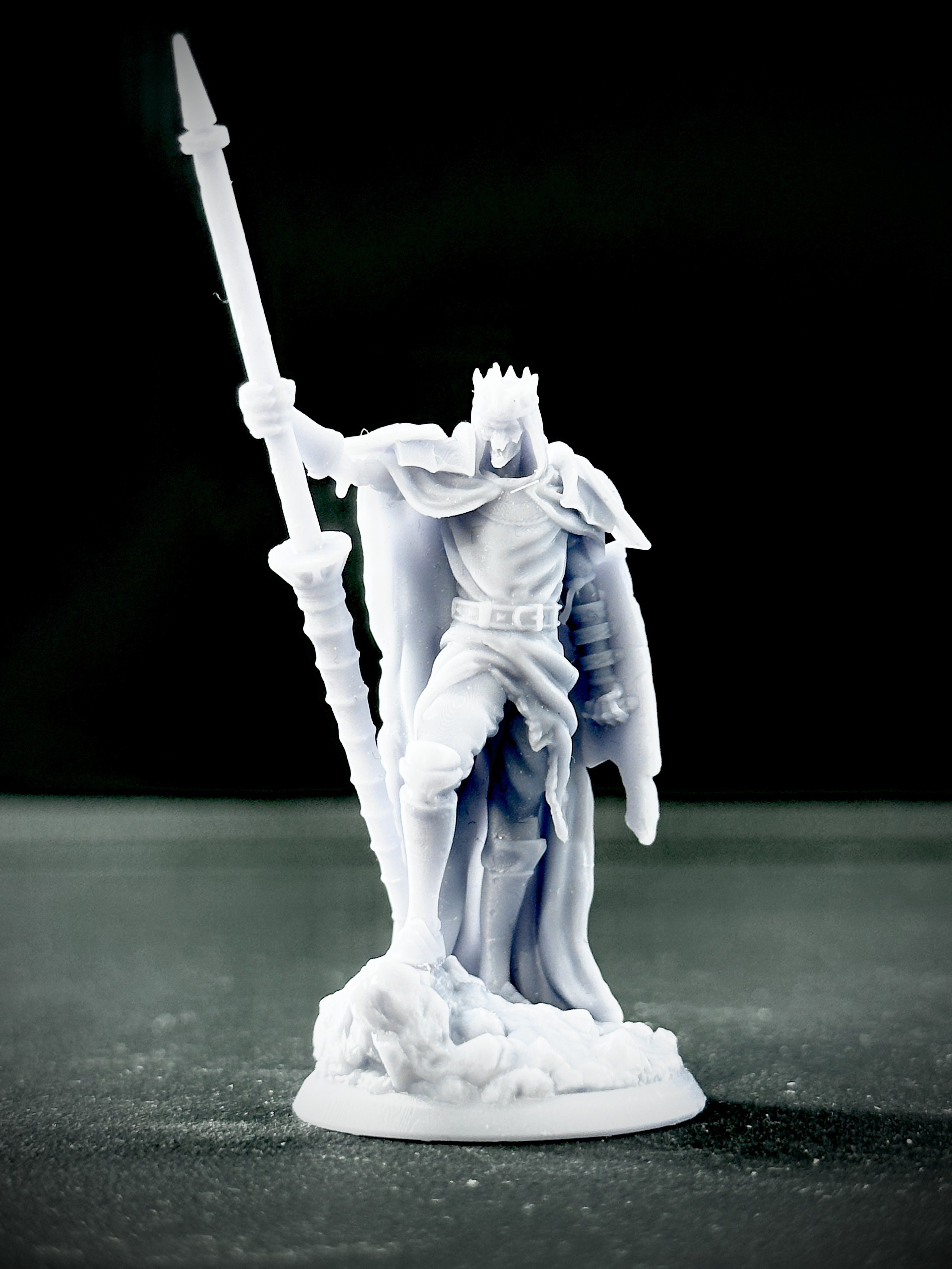 Miniatura impresa en resina de fantasía oscura.