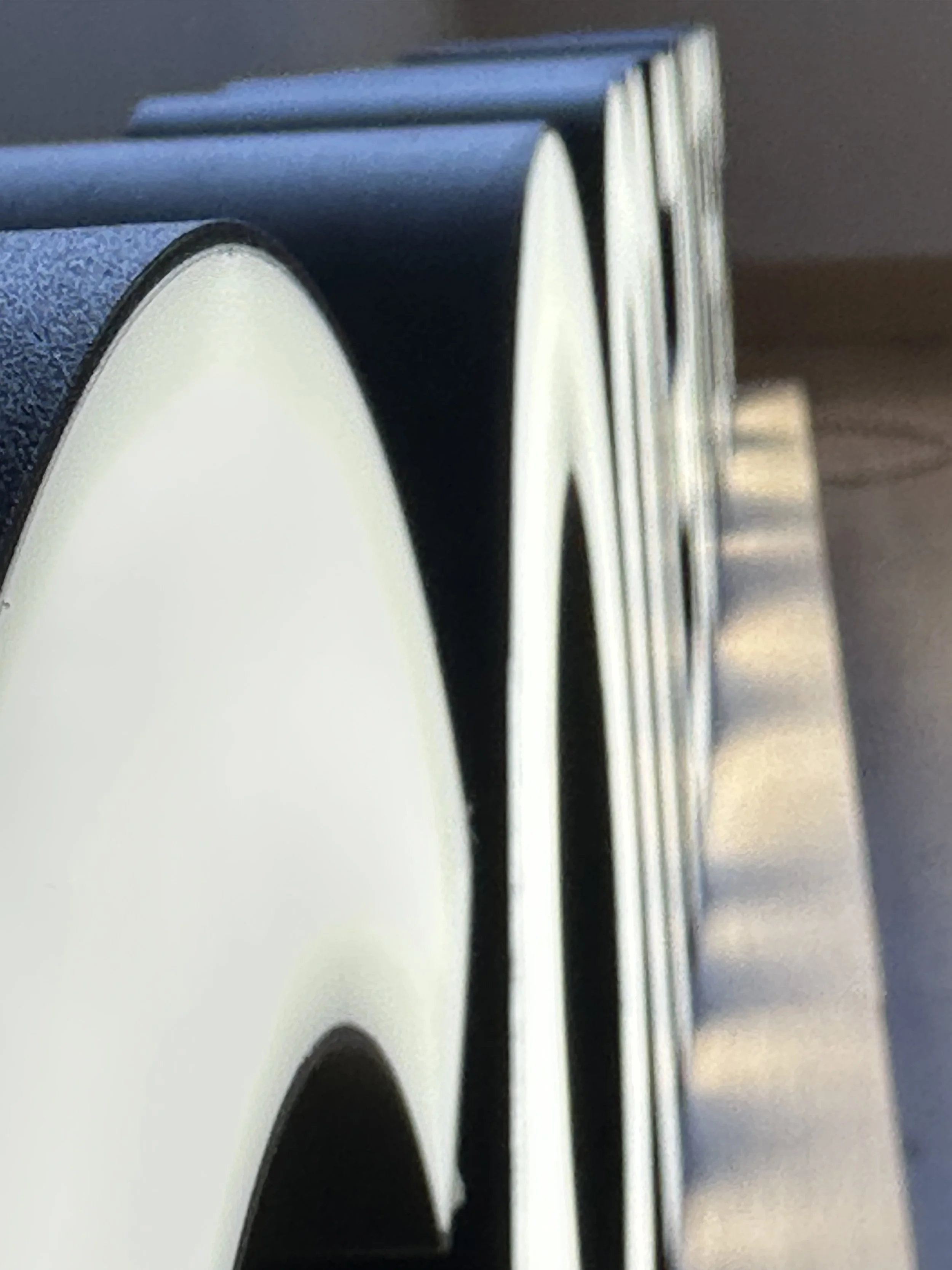 Logo para COMBUTEC iluminado de dos metros y medio de longitud diseñado desde cero, impreso en filamento multicolor, electrificado con LED y montado con un sistema de encaje central.