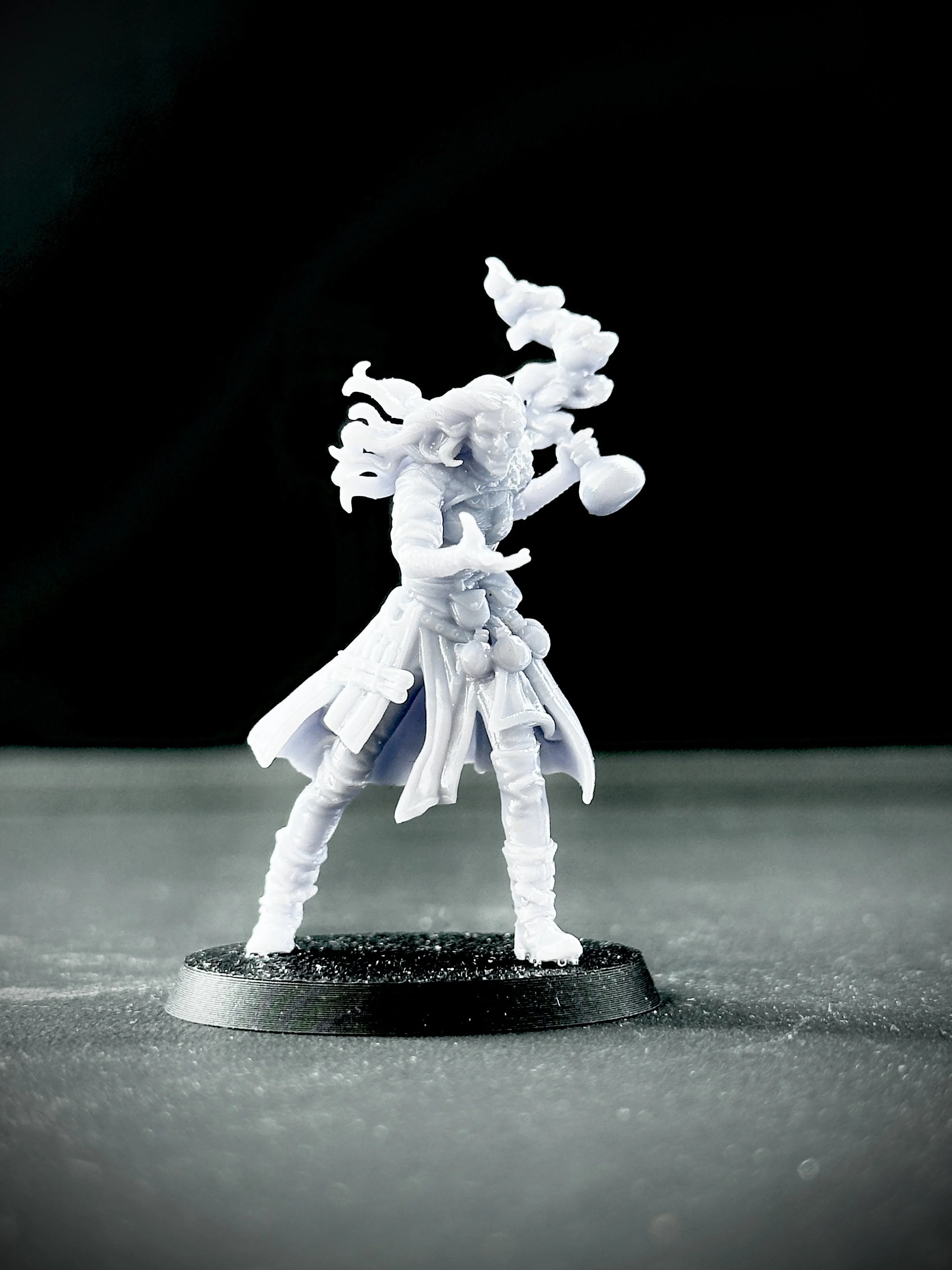 Miniatura impresa en resina de fantasía oscura.