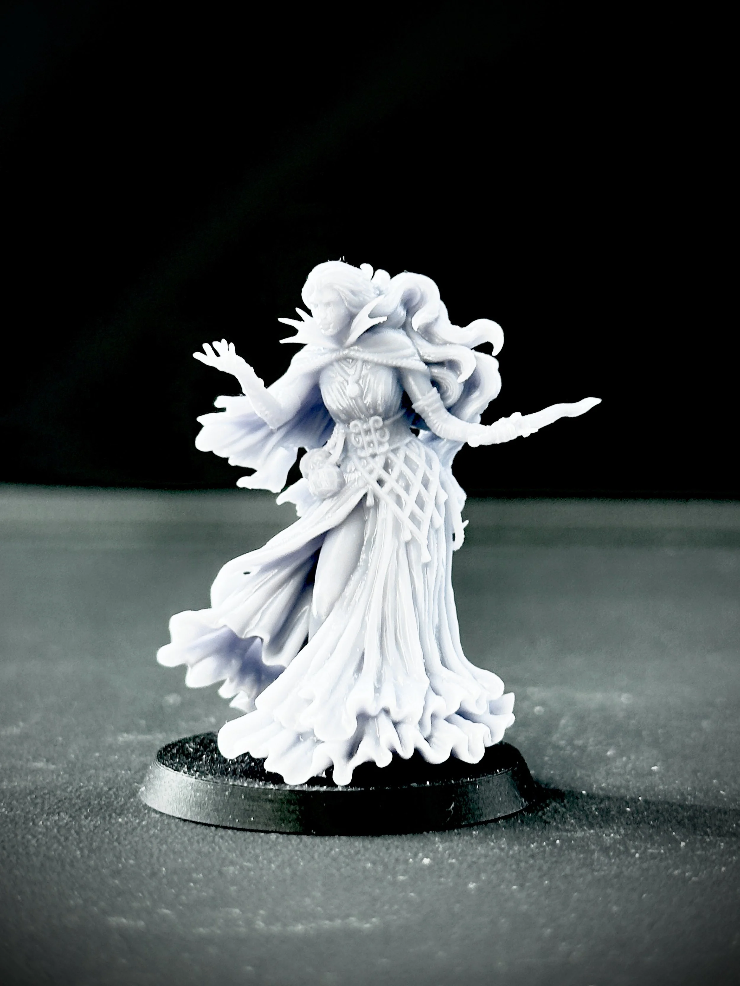 Miniatura impresa en resina de fantasía oscura.