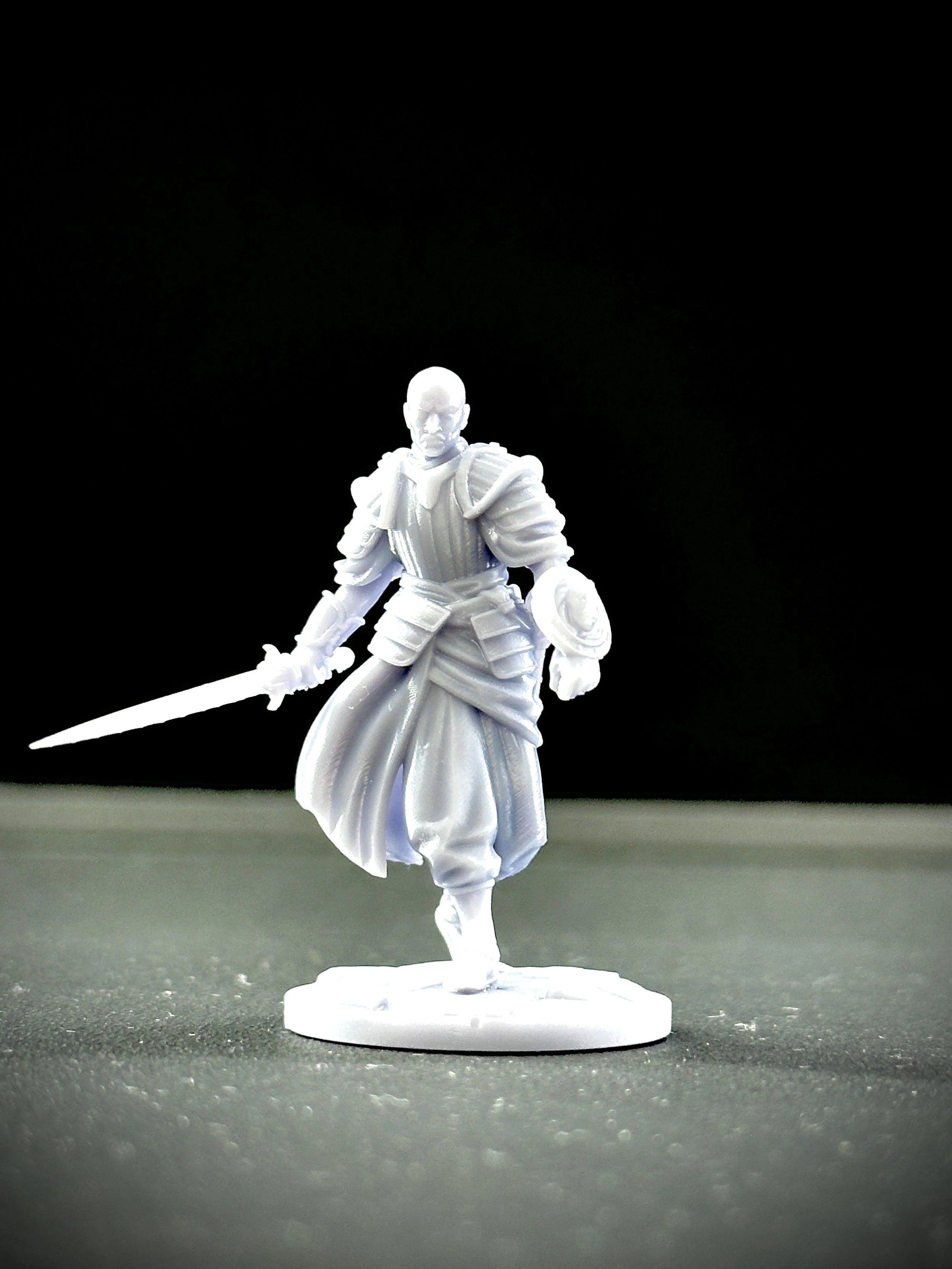 Miniatura impresa en resina de fantasía oscura.