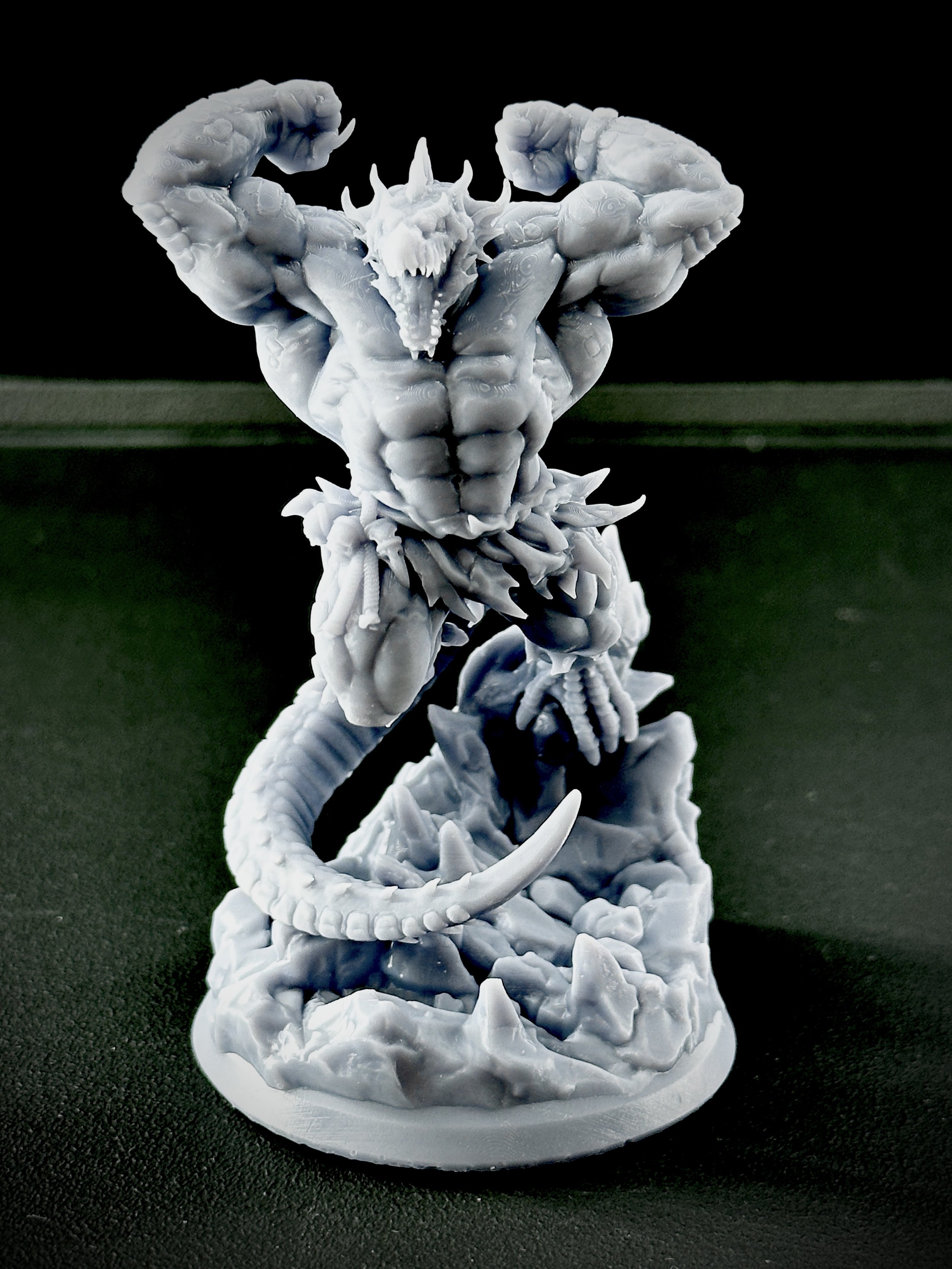 Miniatura impresa en resina de fantasía oscura.