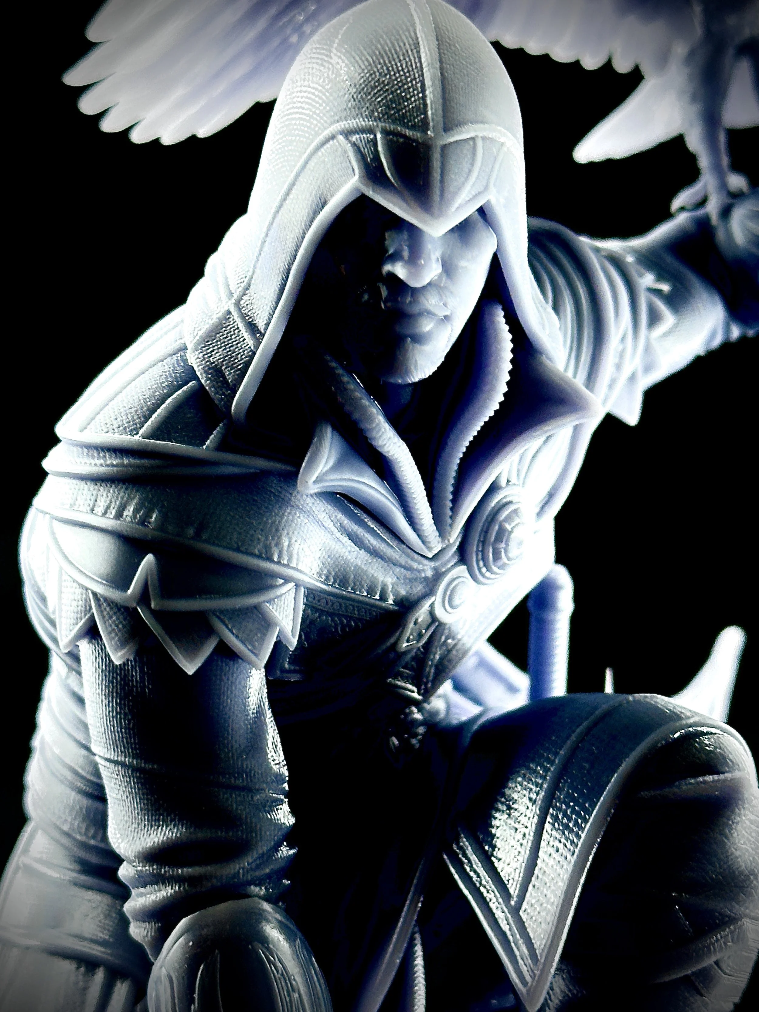 Figura de Ezio Auditore impresa en resina de alta calidad con un tamaño de 28cm de altura.