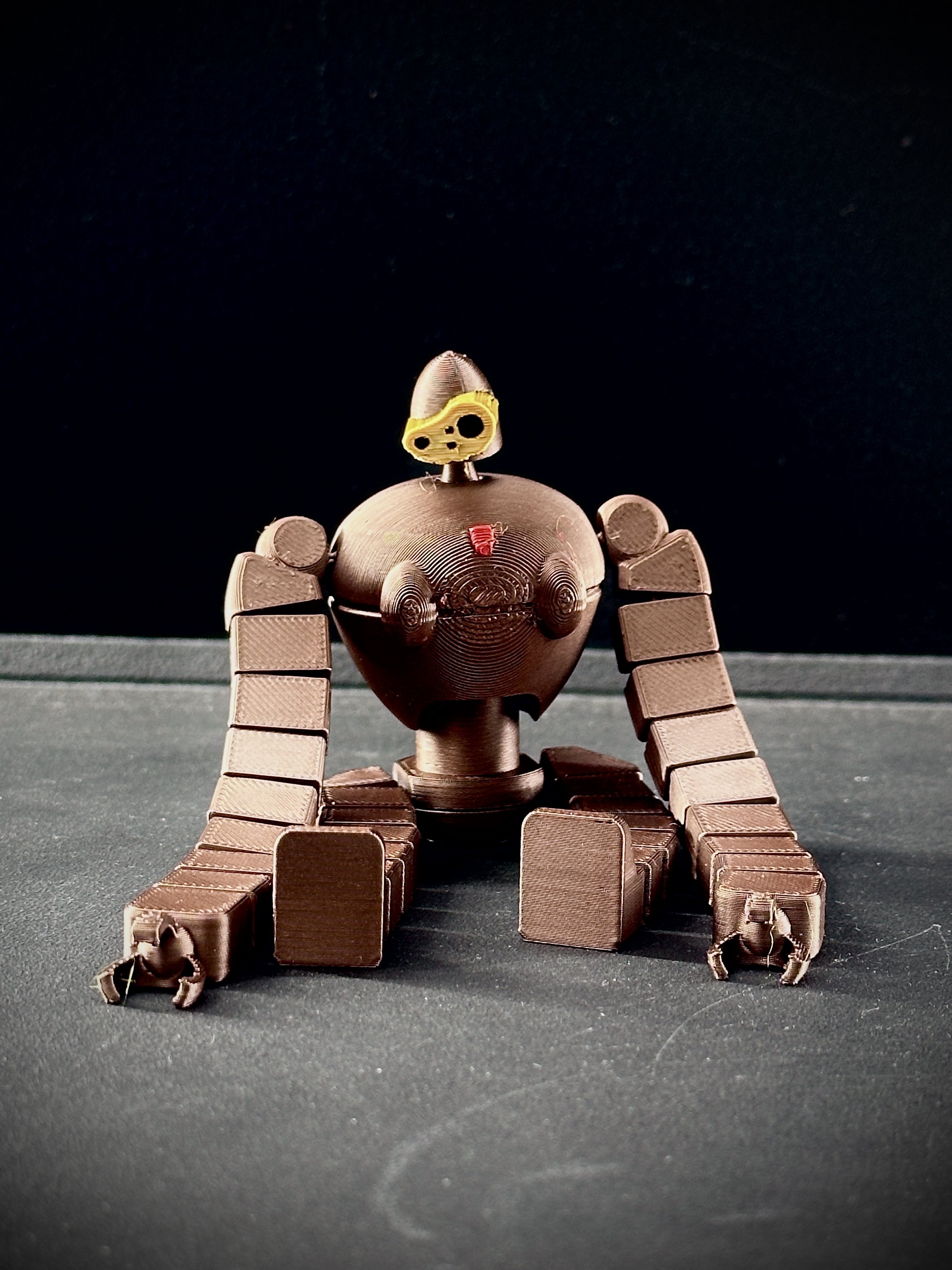 Figura de Ghibli impresa en filamento a color.