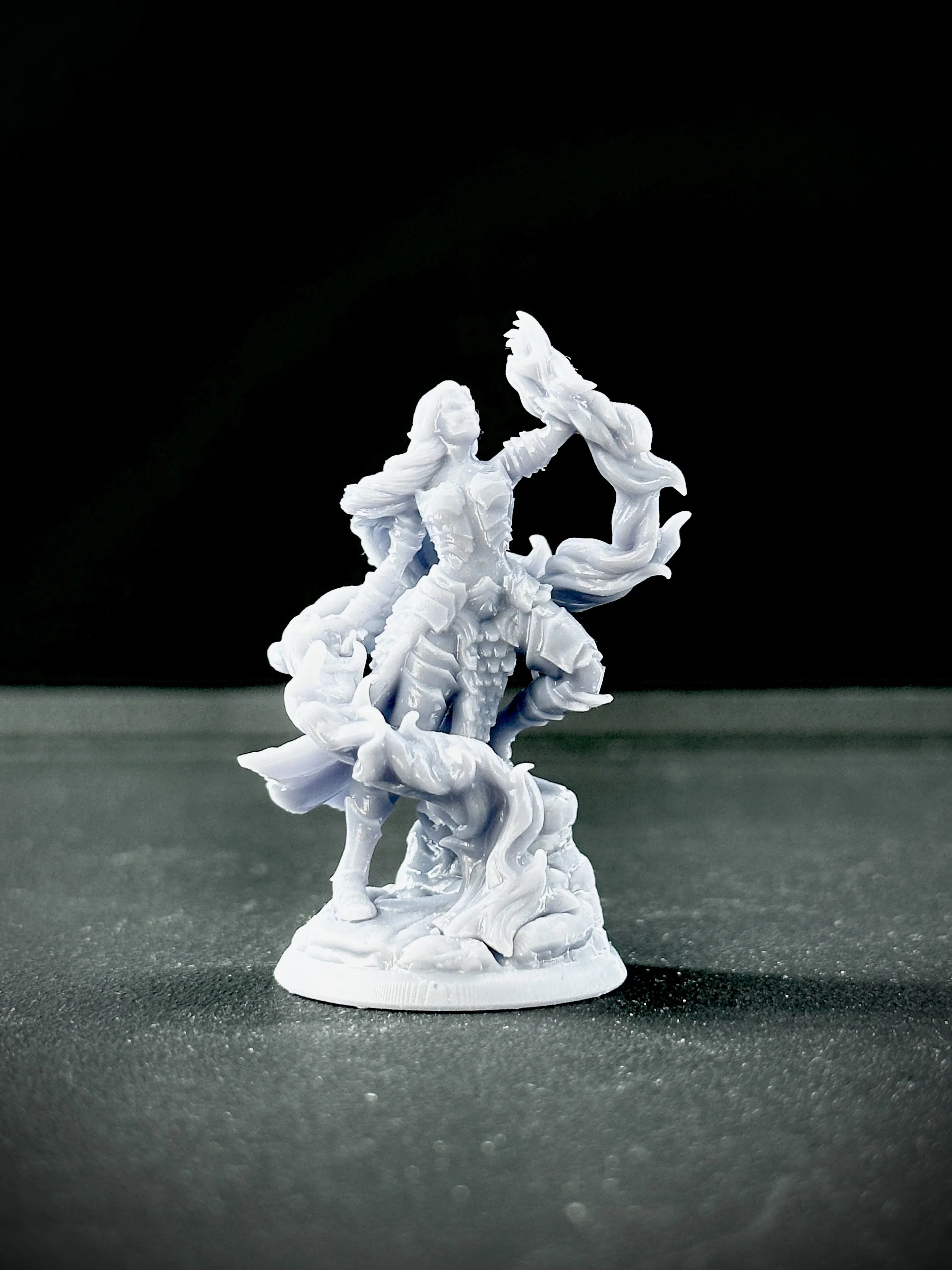 Miniatura impresa en resina de fantasía oscura.