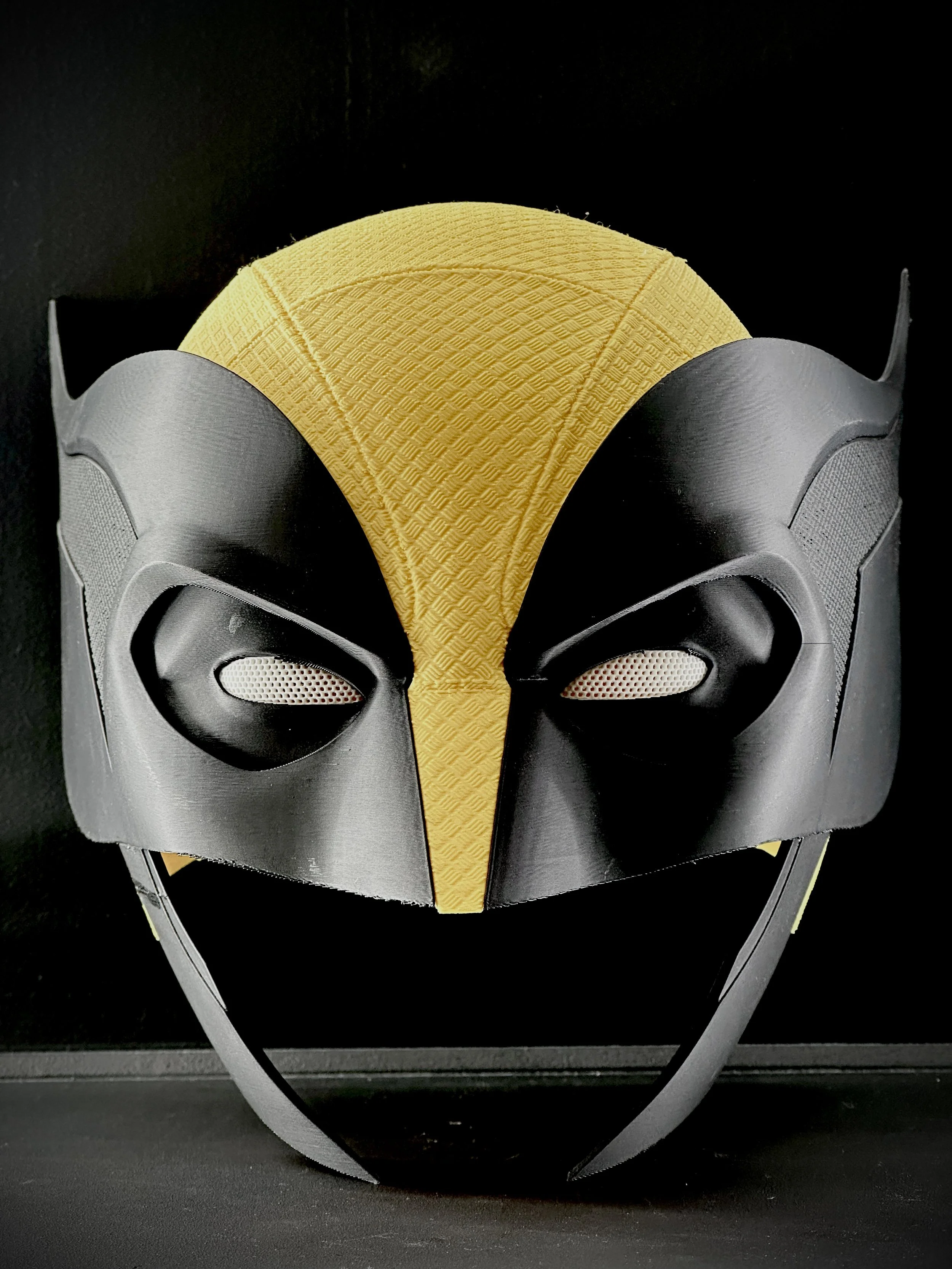 Máscara de Lobezno imantada para cosplay. Impresa en filamento a color.