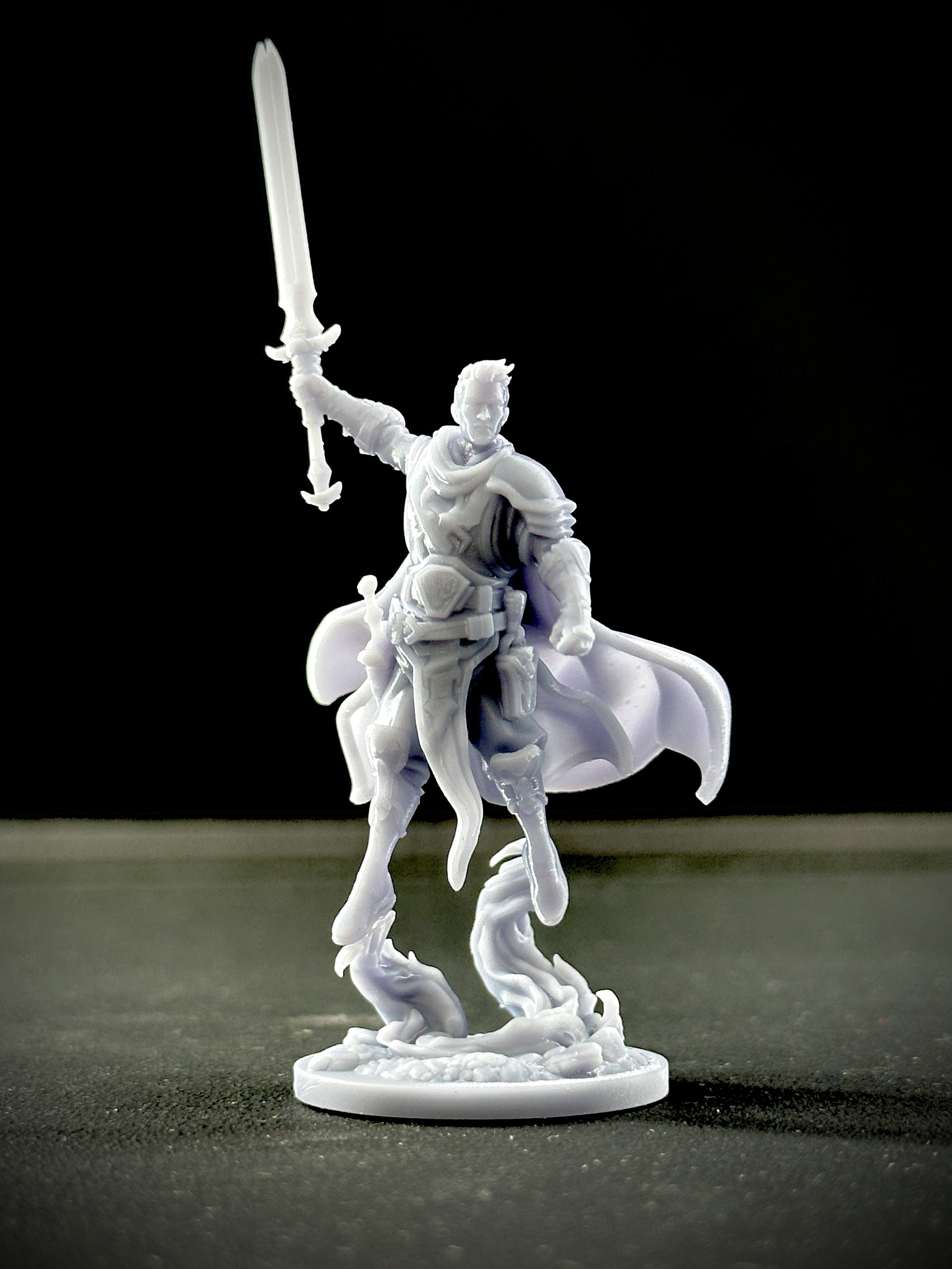 Miniatura impresa en resina de fantasía oscura.