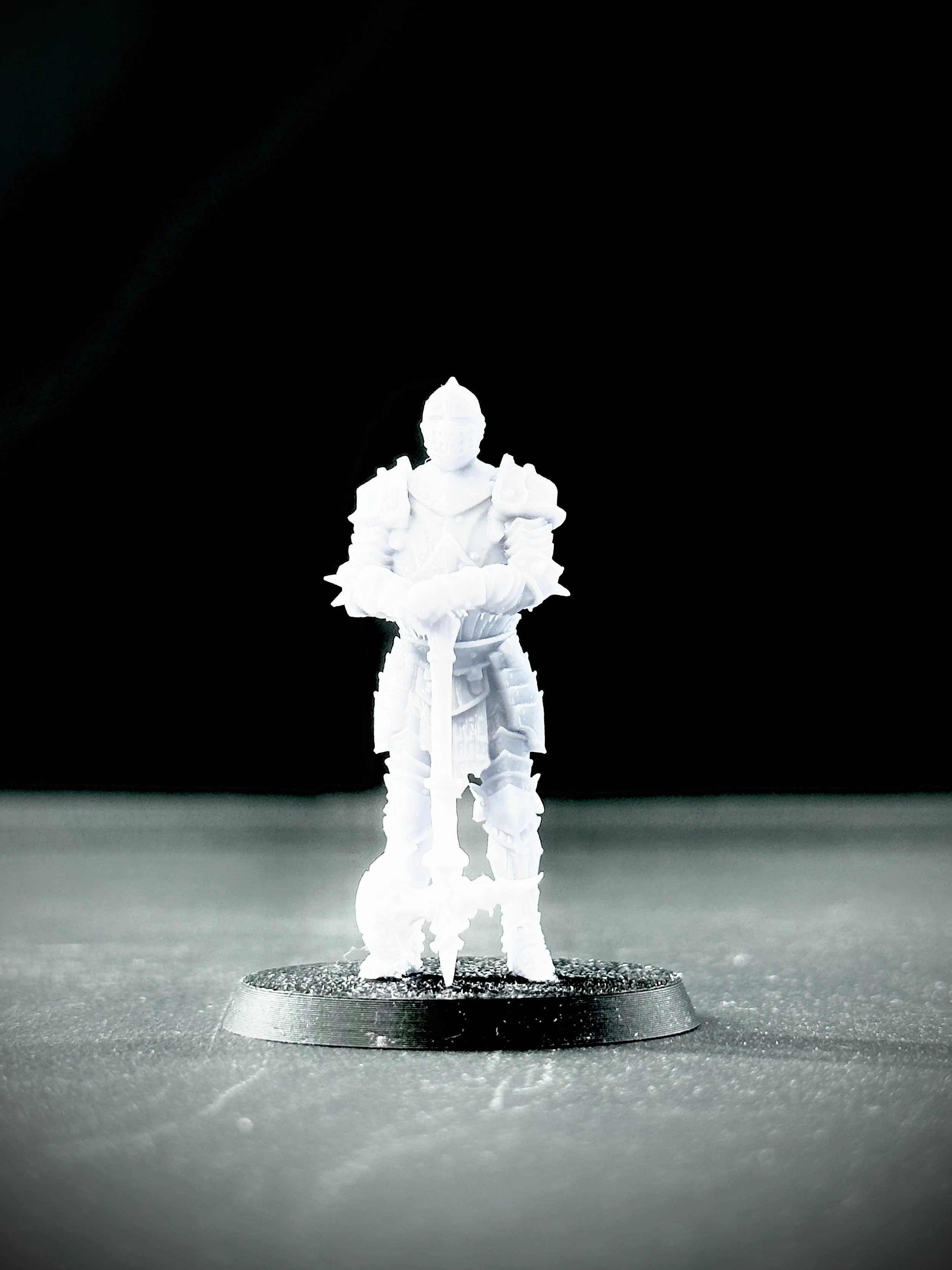 Miniatura impresa en resina de fantasía oscura.