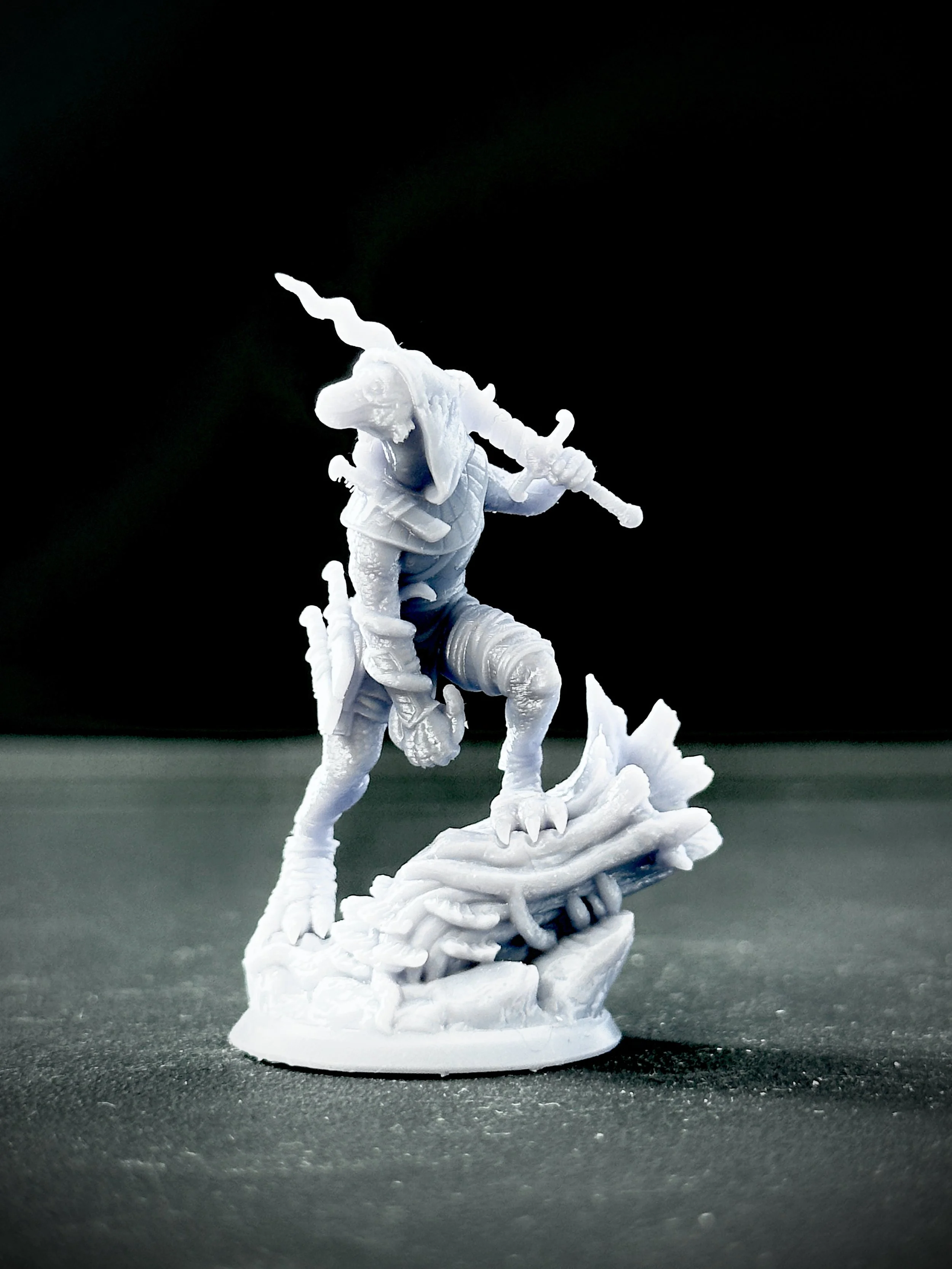 Miniatura impresa en resina de fantasía oscura.