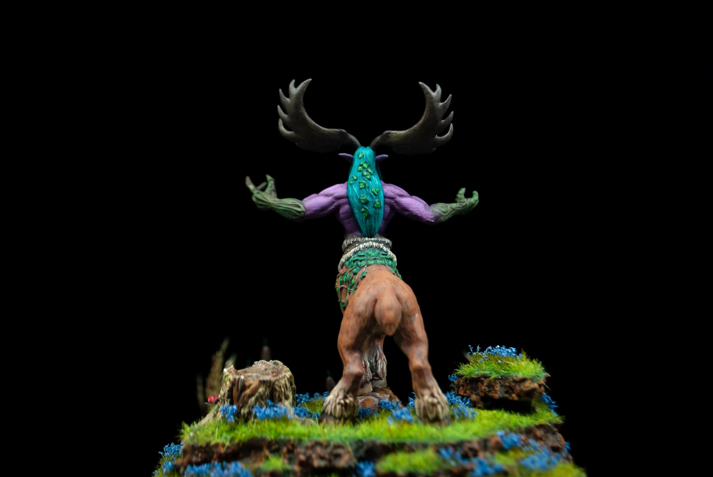 Figura de resina impresa en alta calidad y pintada profesionalmente por La Miniaturista con base original creada desde cero.