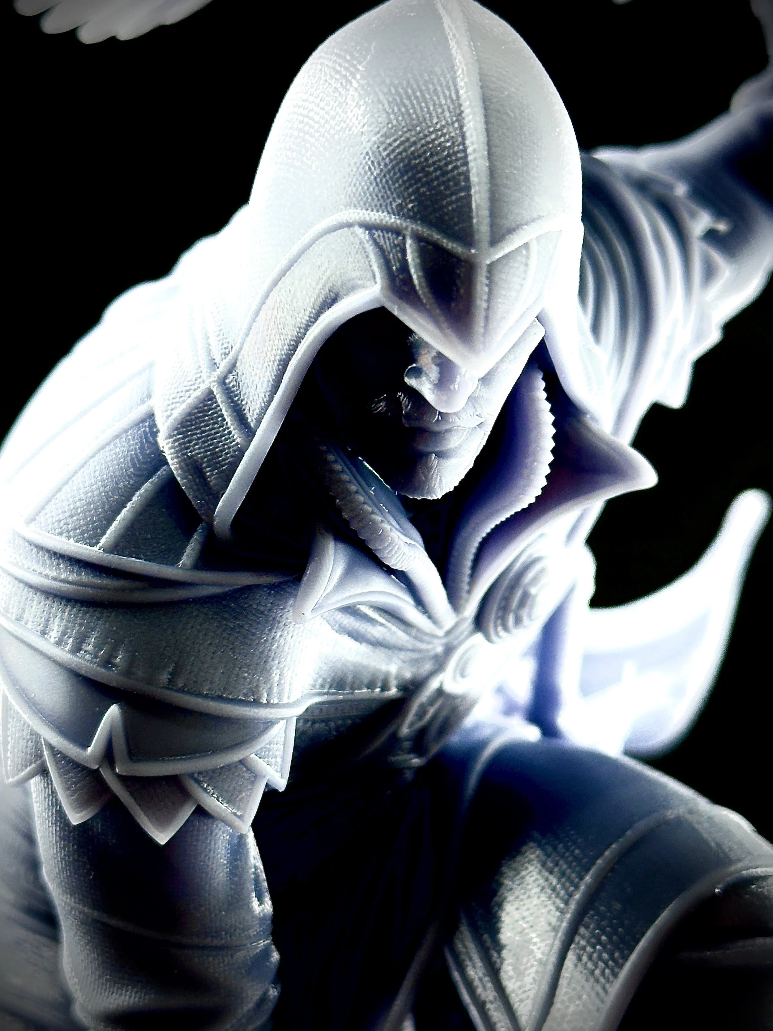 Figura de Ezio Auditore impresa en resina de alta calidad con un tamaño de 28cm de altura.