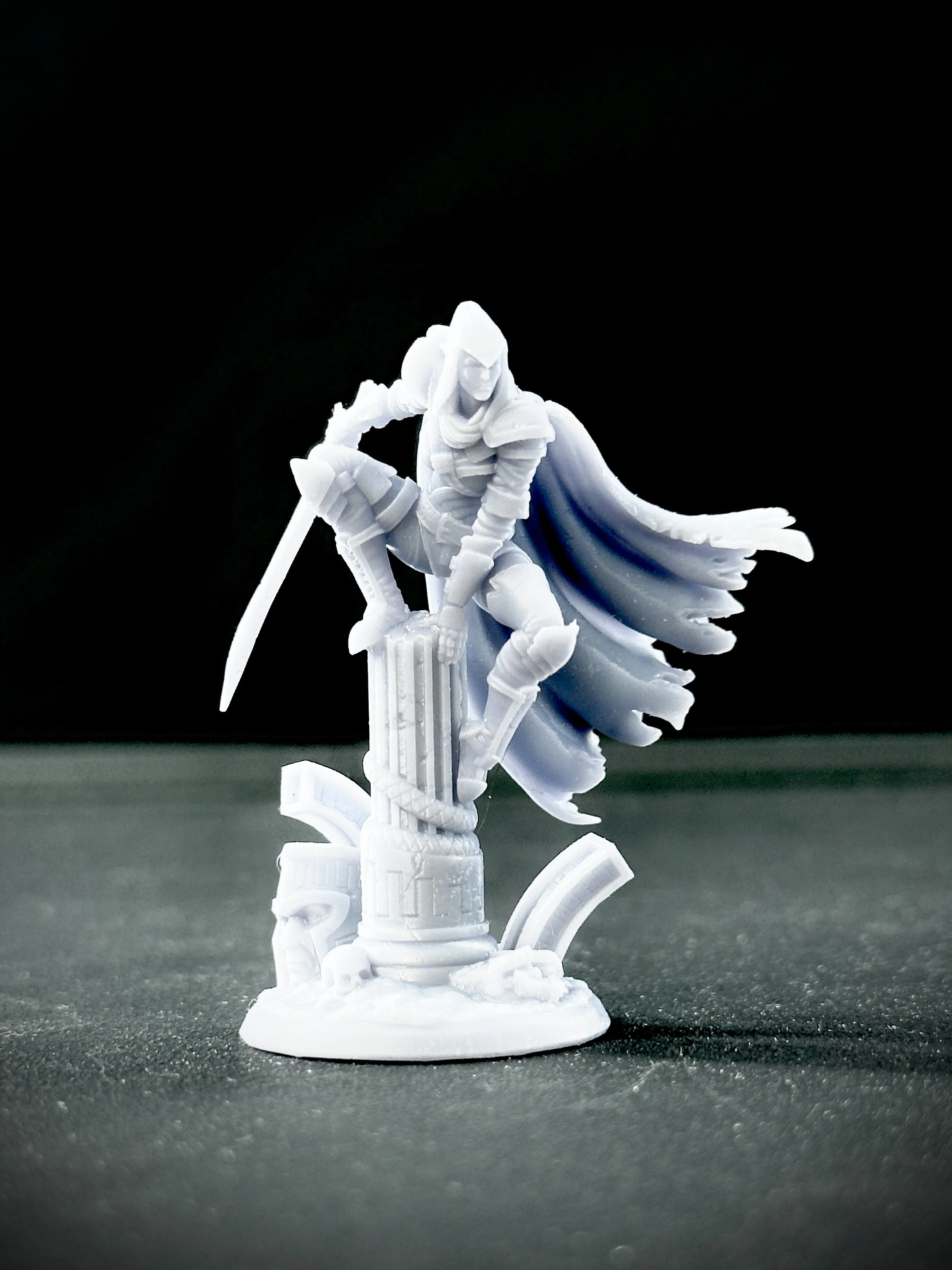 Miniatura impresa en resina de fantasía oscura.