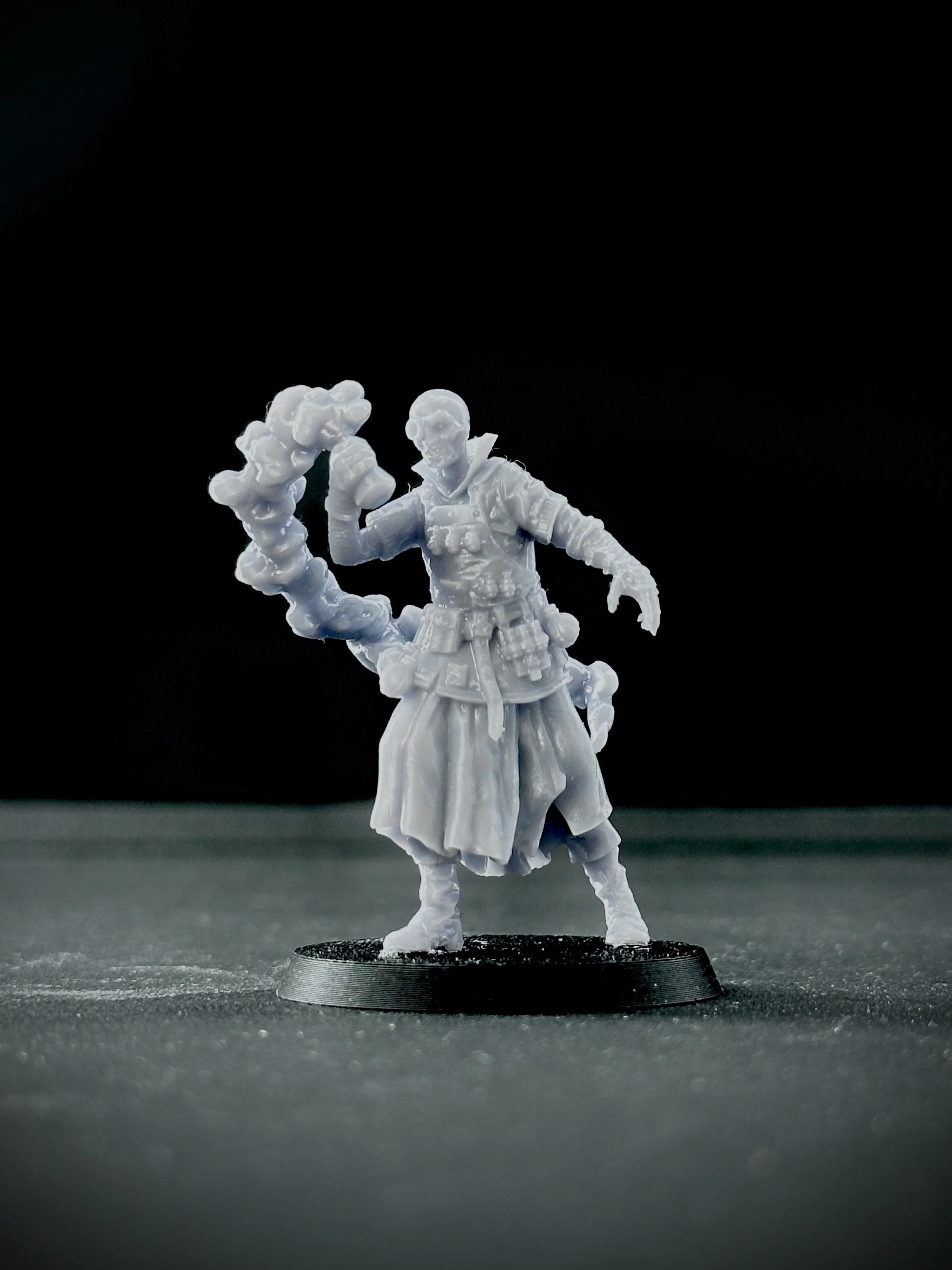 Miniatura impresa en resina de fantasía oscura.