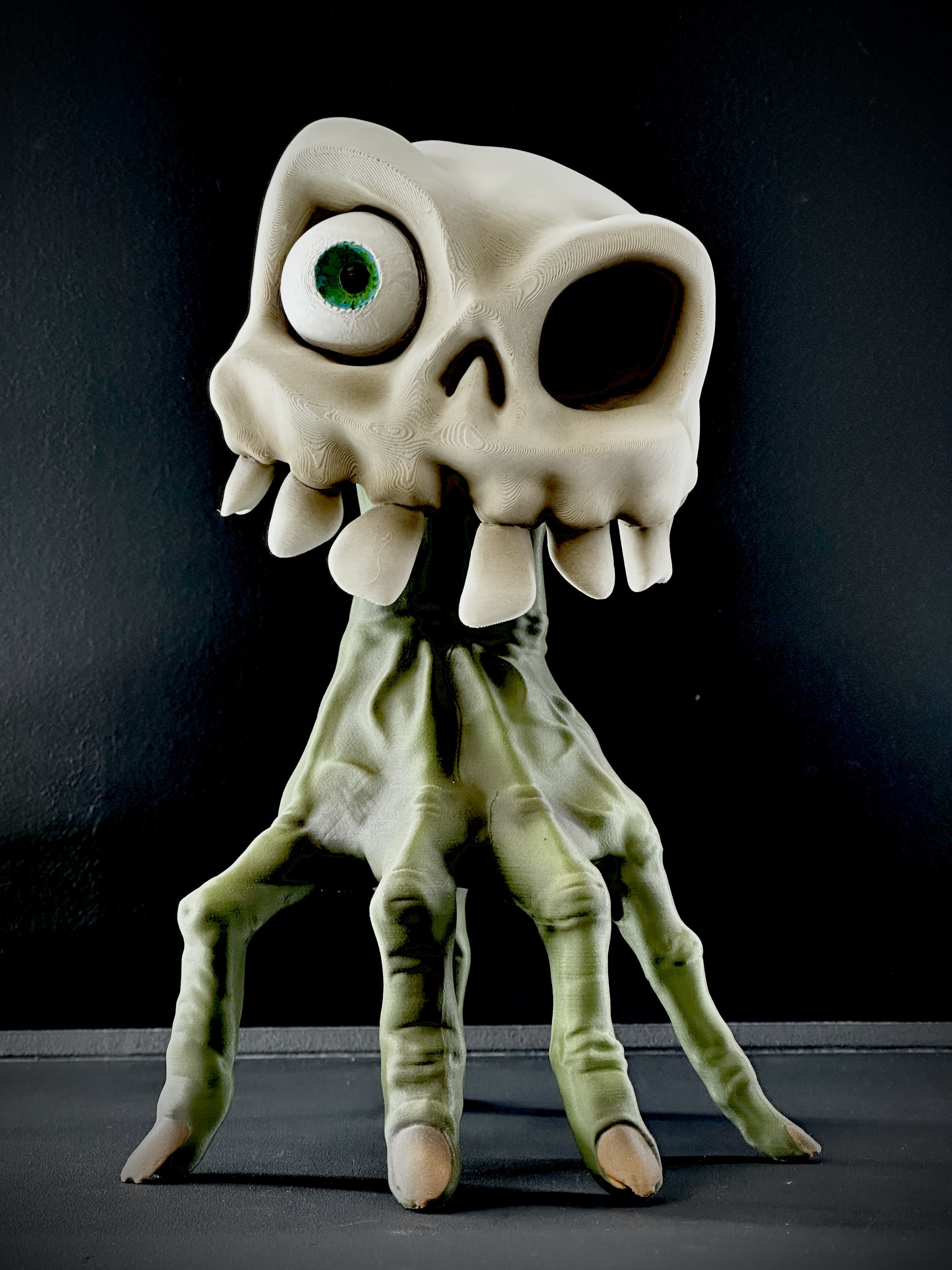 Escultura retro de Medievil impresa en filamento y pintada a mano