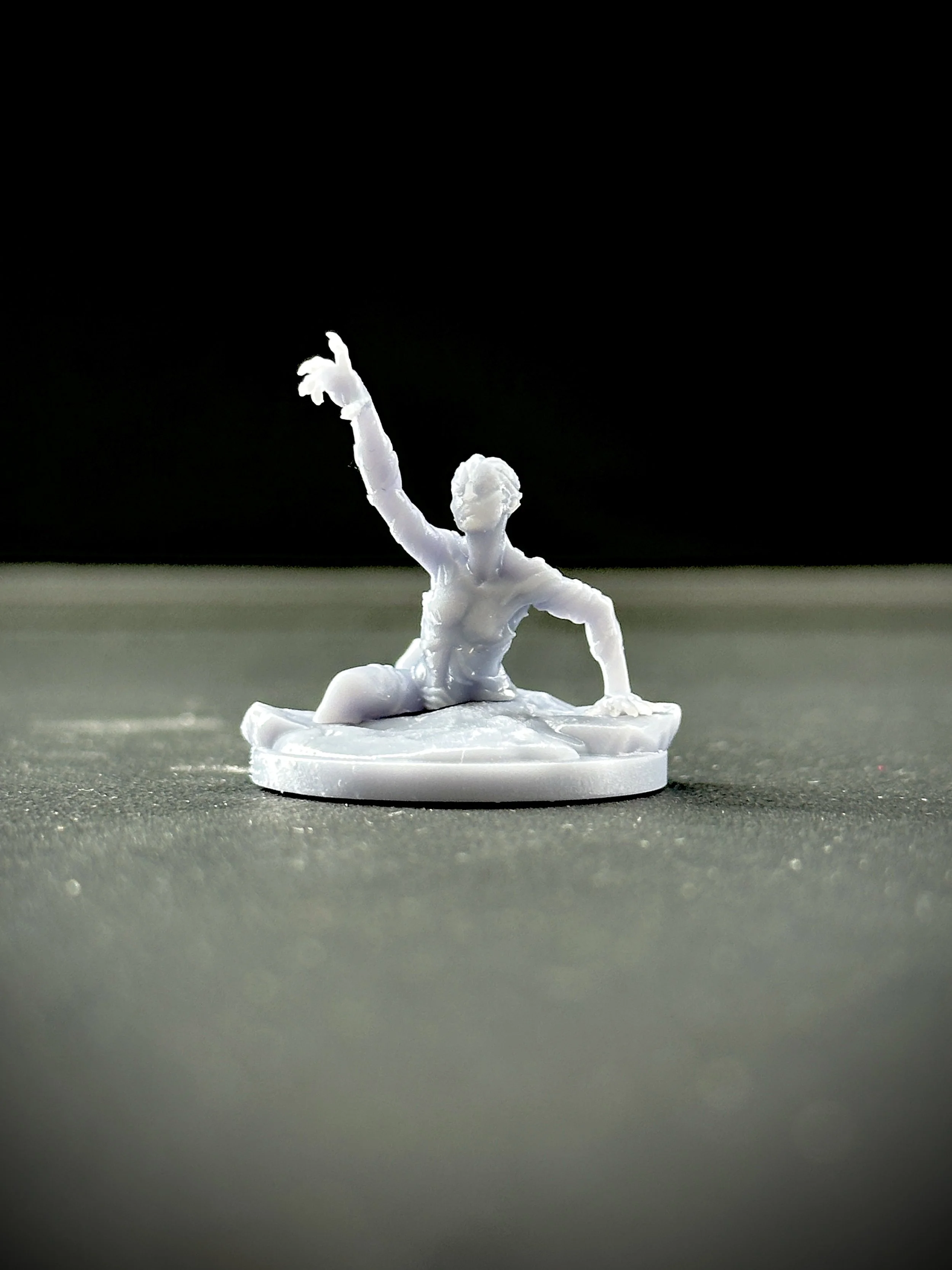 Miniatura impresa en resina de fantasía oscura.