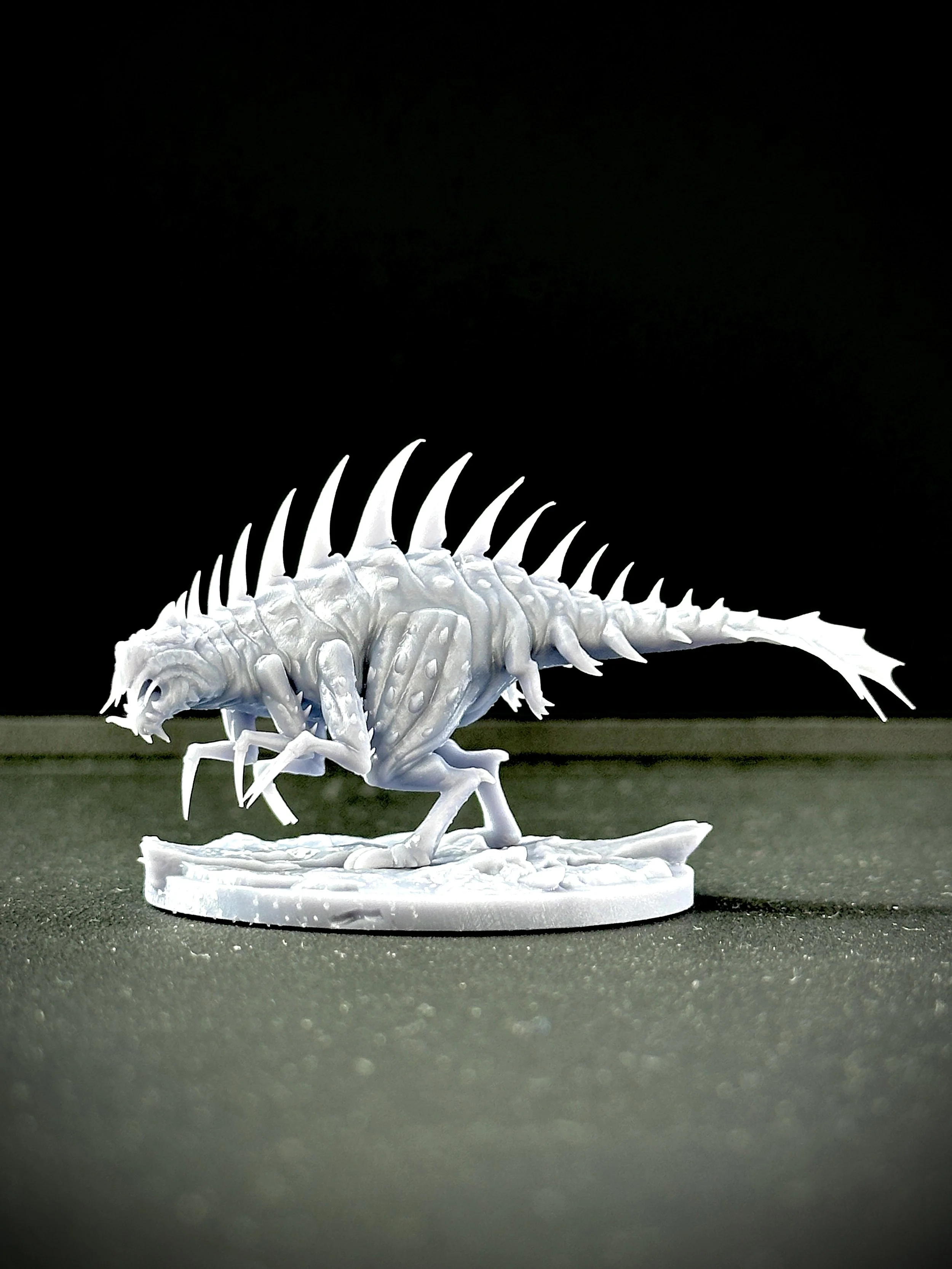 Miniatura impresa en resina de fantasía oscura.