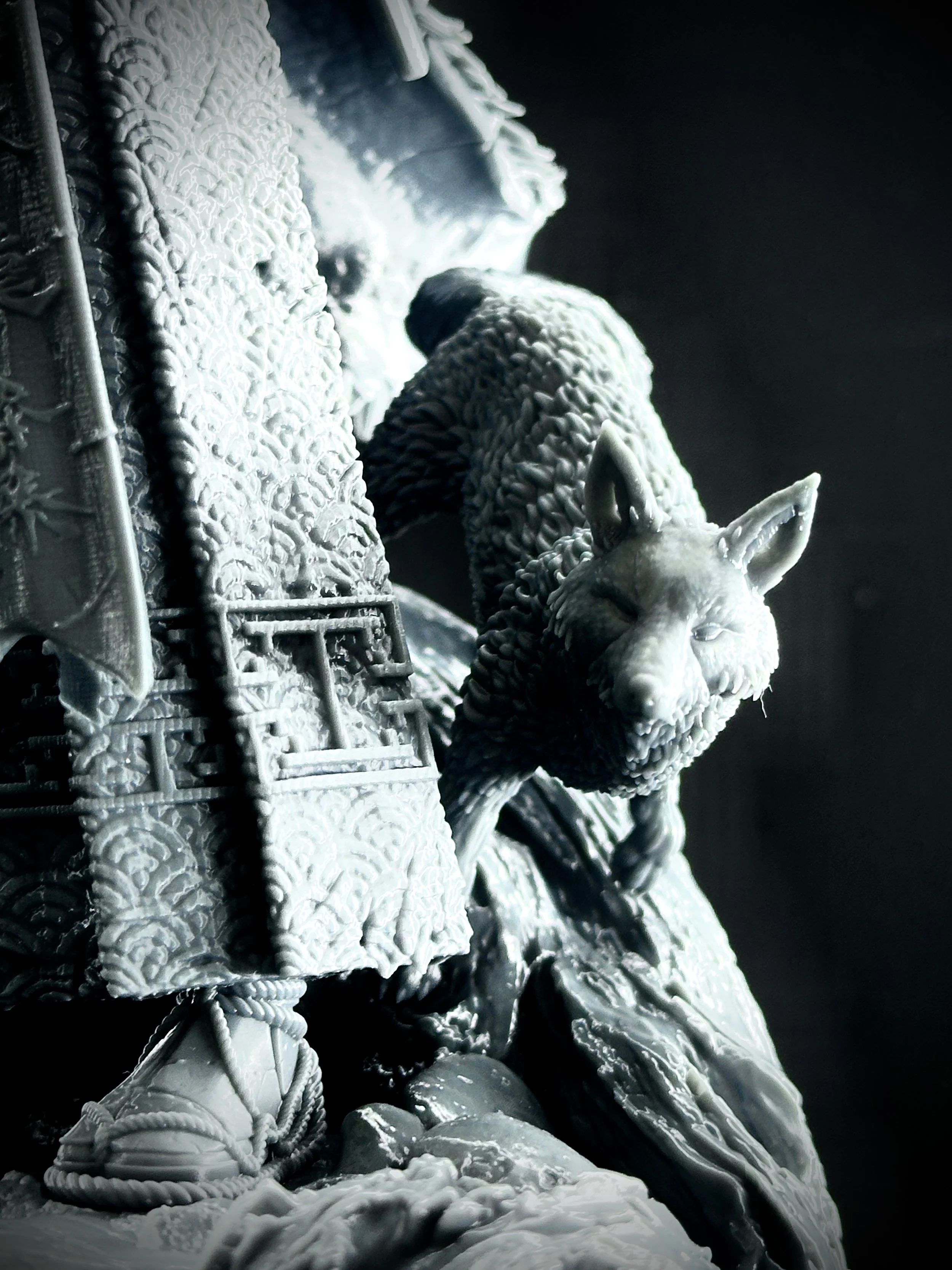 Figura de Atsu impresa en resina de alta calidad de FEROCA con un tamaño de 26cm de altura.