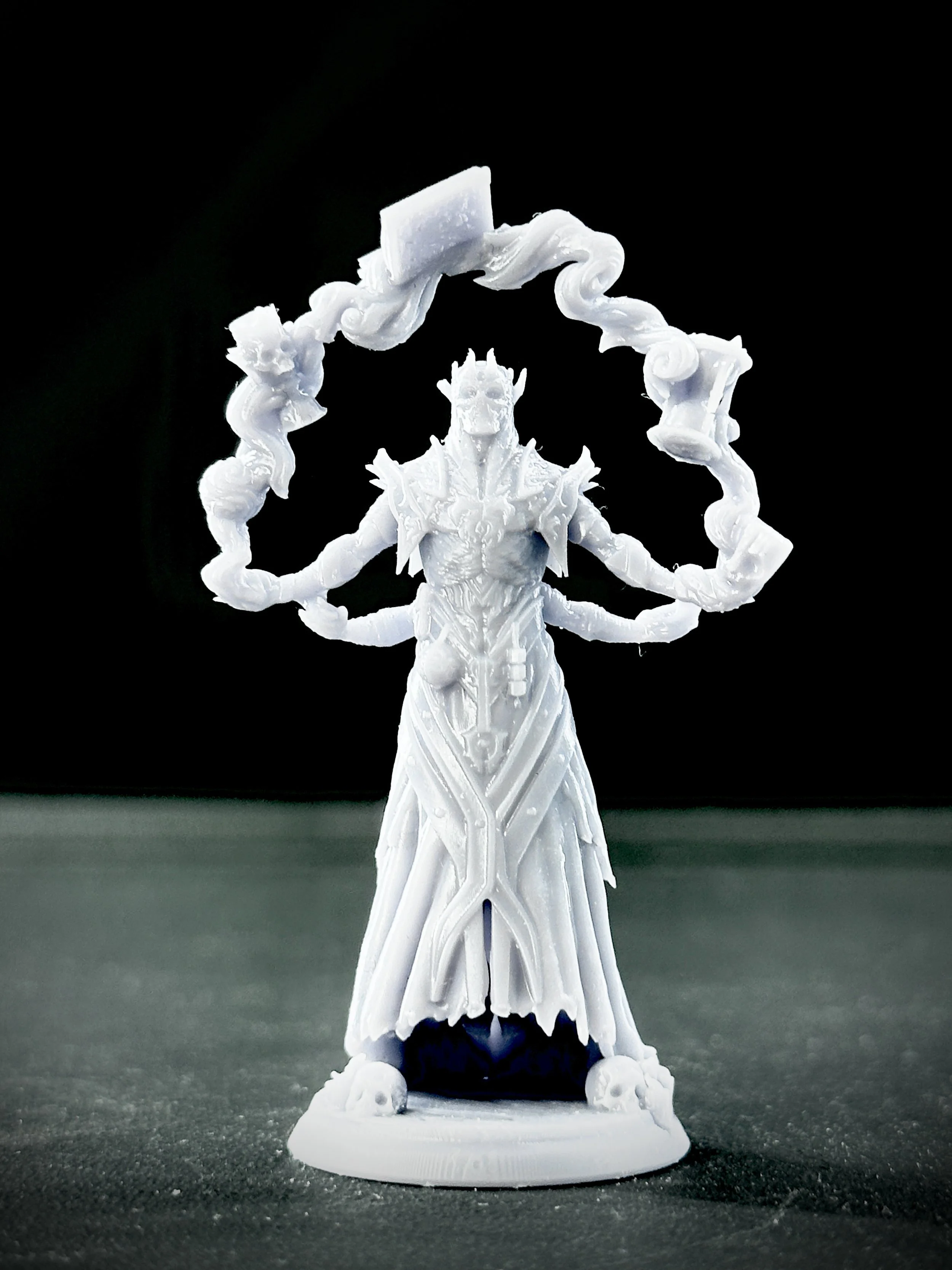 Miniatura impresa en resina de fantasía oscura.