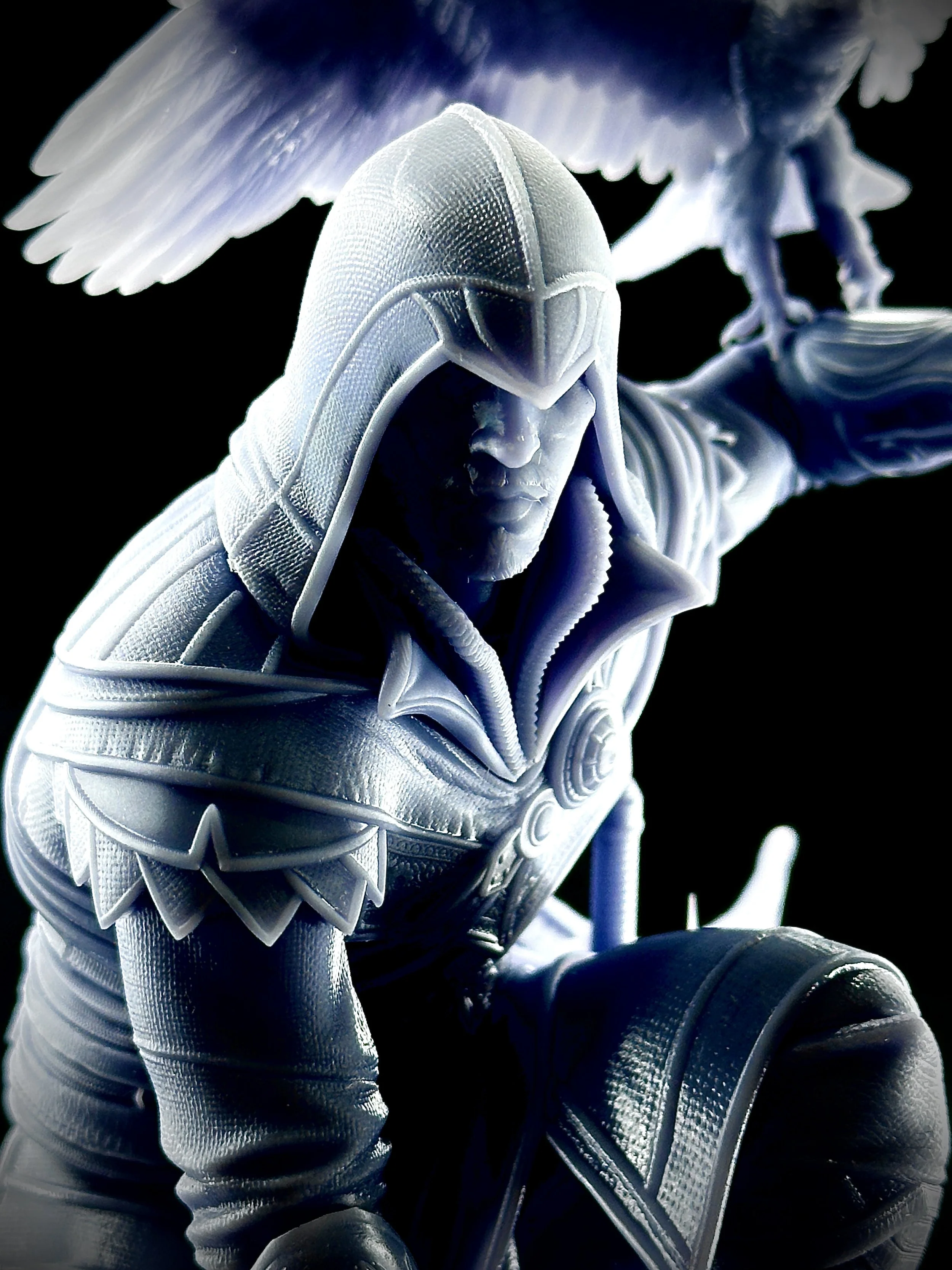 Figura de Ezio Auditore impresa en resina de alta calidad con un tamaño de 28cm de altura.