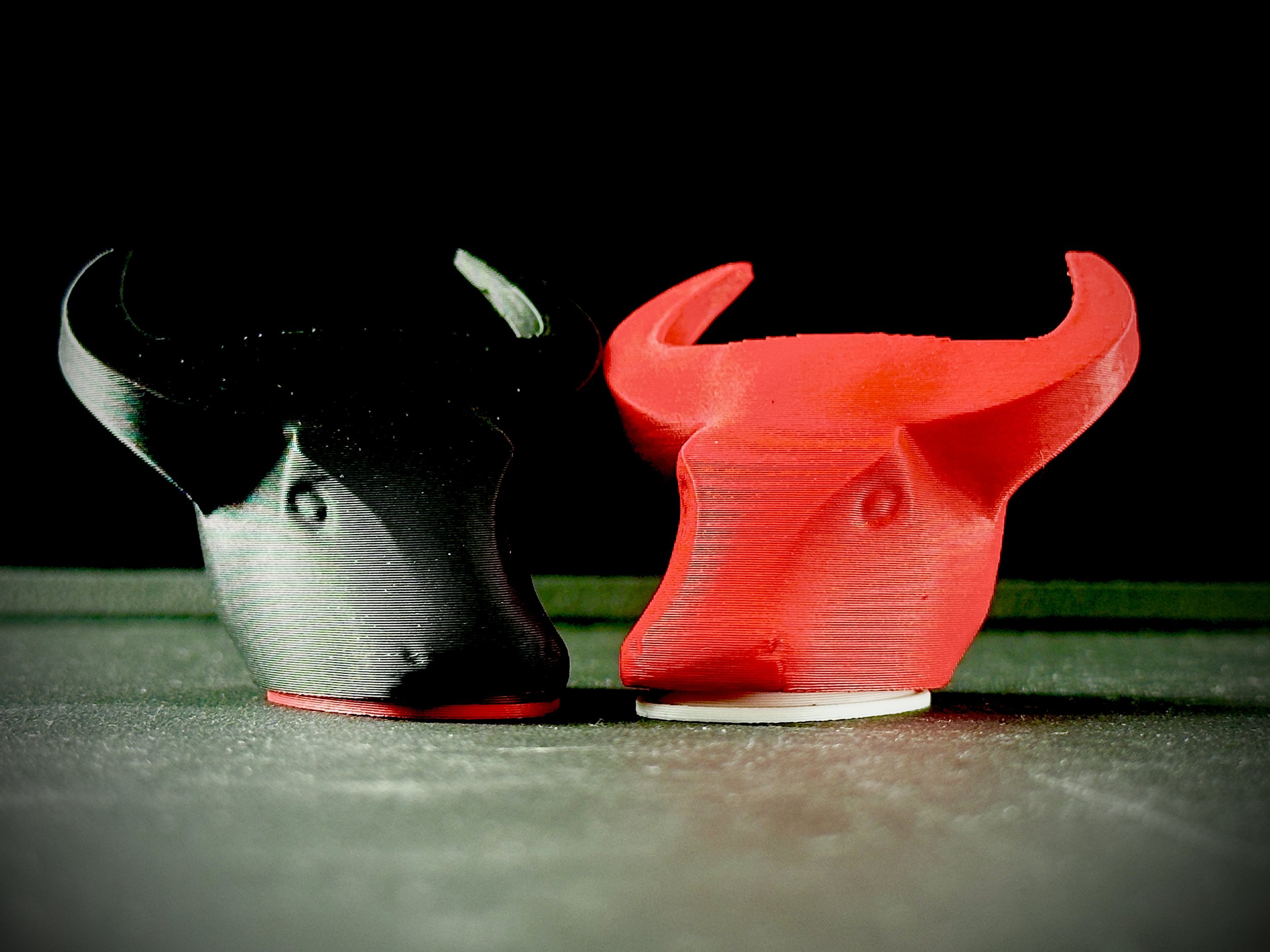 Anillo transformable en colgante diseñado de cero. Impreso en diversos filamentos a color.