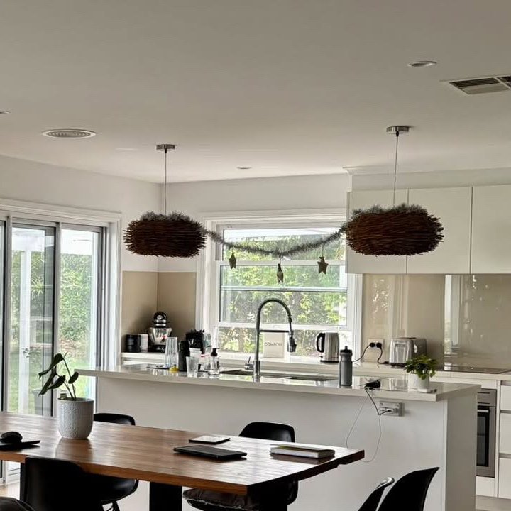 💡A modern upgrade of pendant lights over the island bench has made this kitchen space feel larger for our clients to enjoy over this Christmas period ✨
