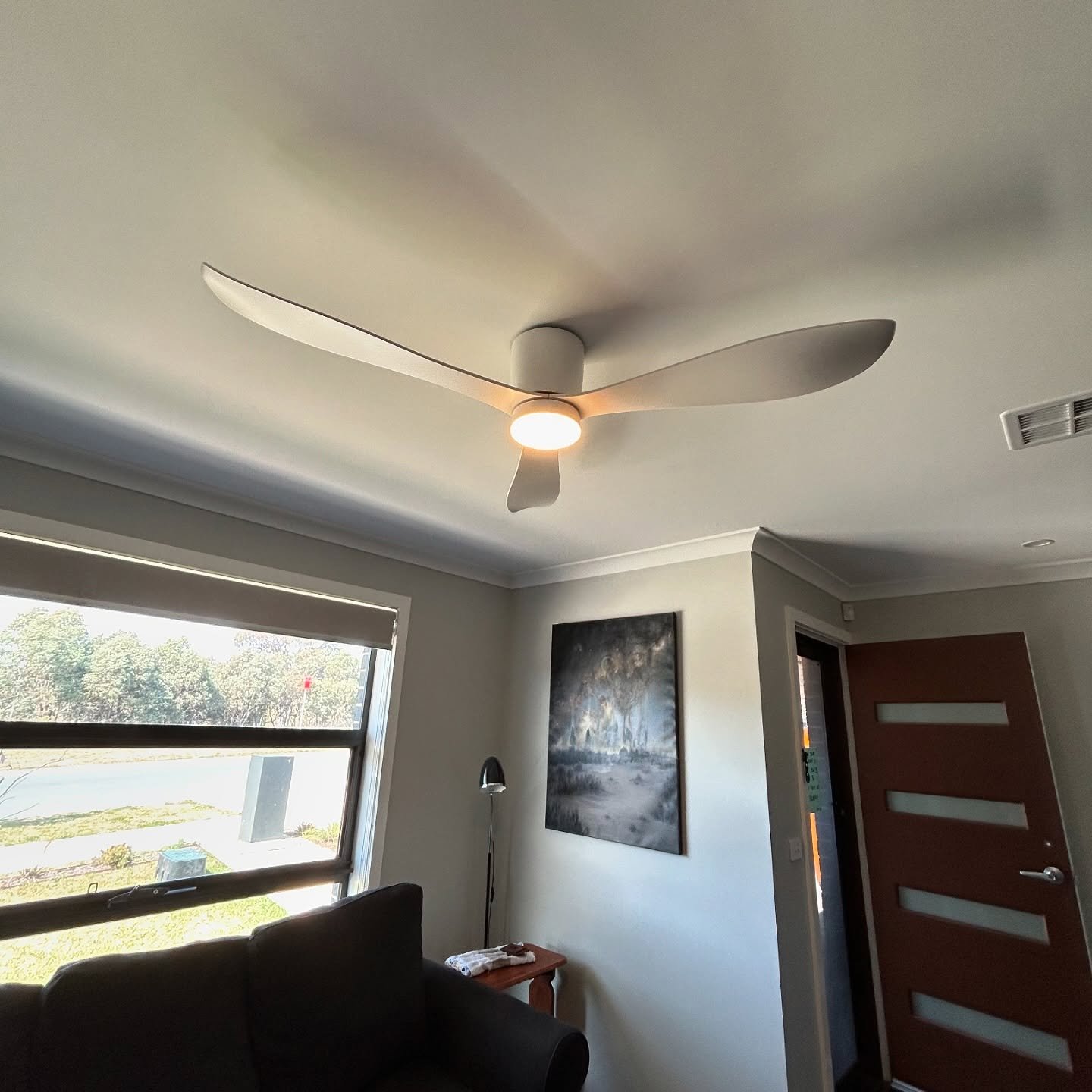 With summer coming up, ceiling fans are a very popular upgrade ✨ 
📞  0422 421 798