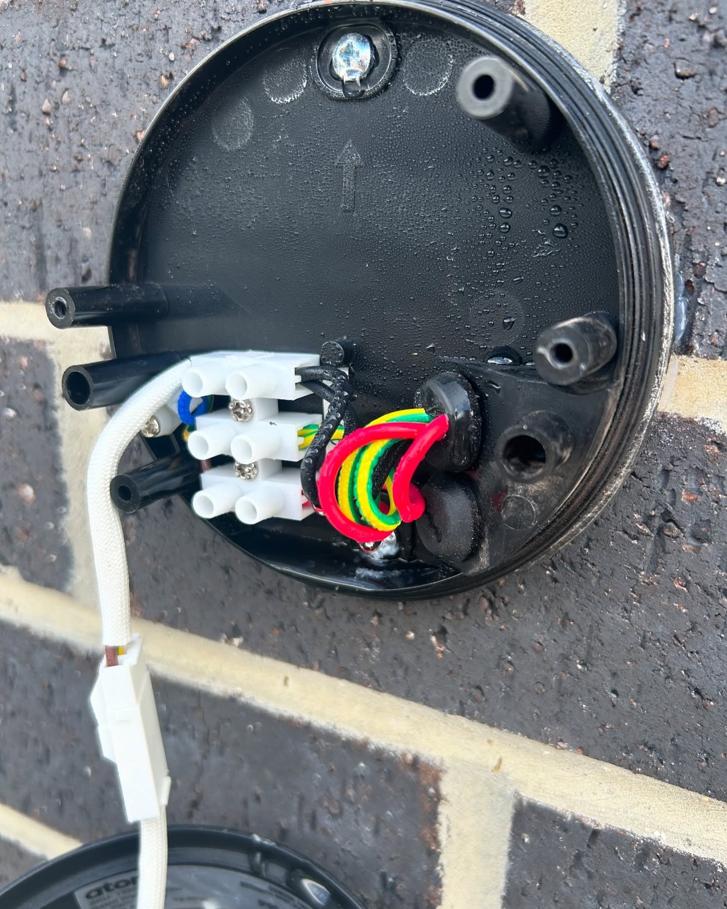 💦Water ingress on this external sensor light causing a tripping safety switch. This left the customer with no lights 💡
Easy replacement and correct water sealing means the customer won&rsquo;t have any more dramas like this. 📞call us on 0422 421 7