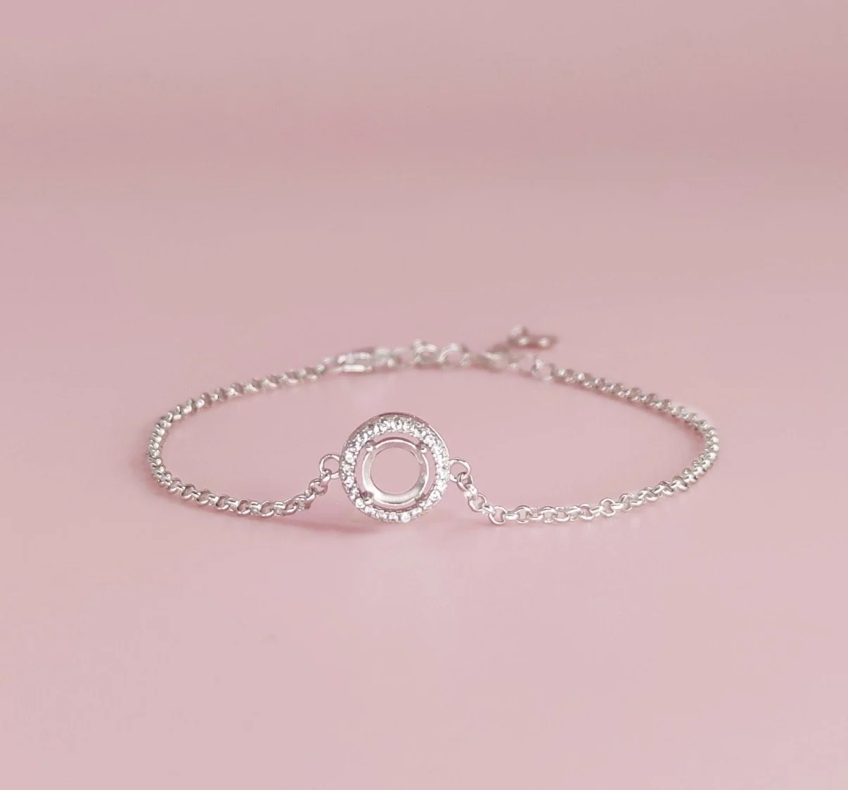 Halo Round Bracelet