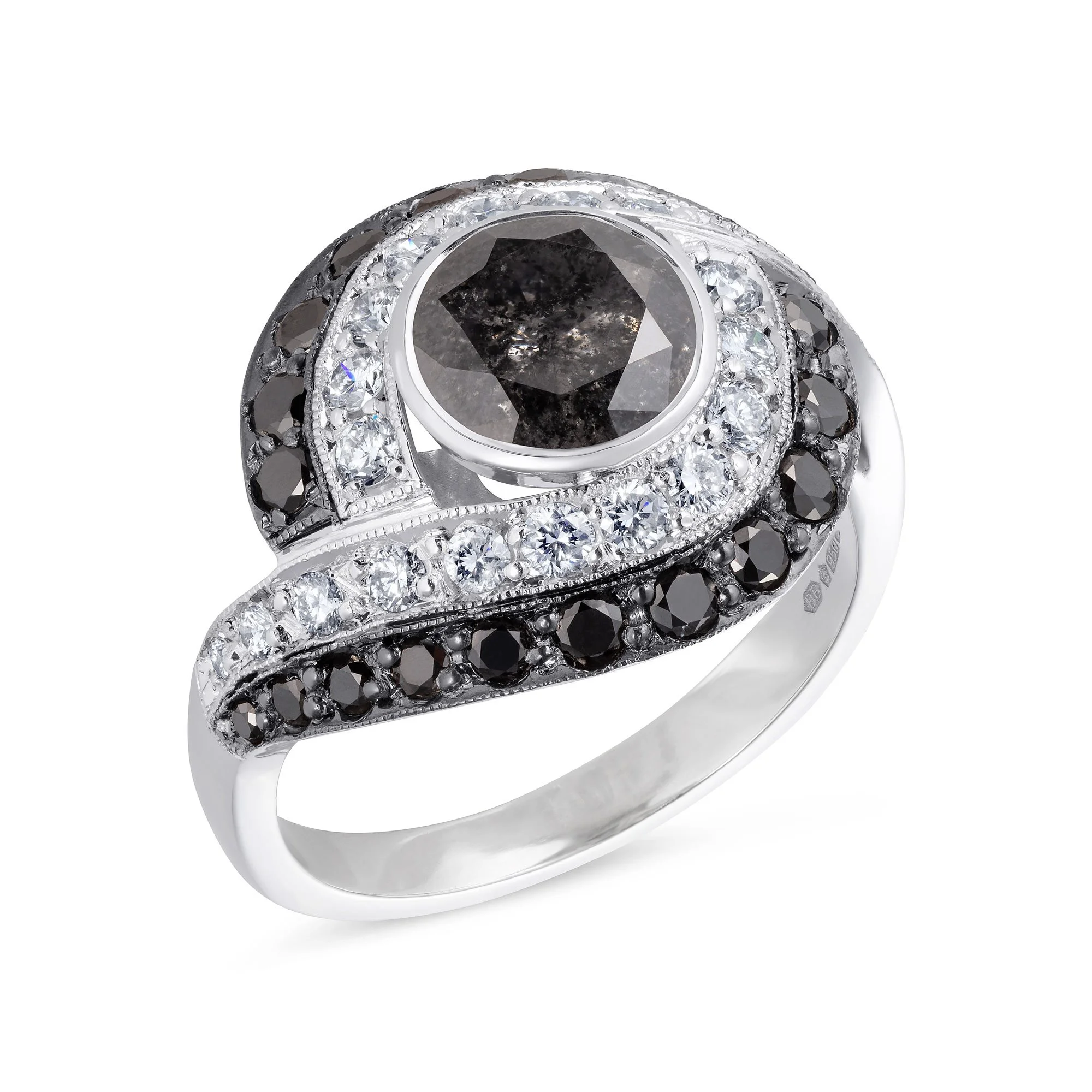 Bombe ring in black and white diamond