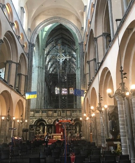 Film crew working in Notre-Dame cathedral – Ukrainian flag displayed