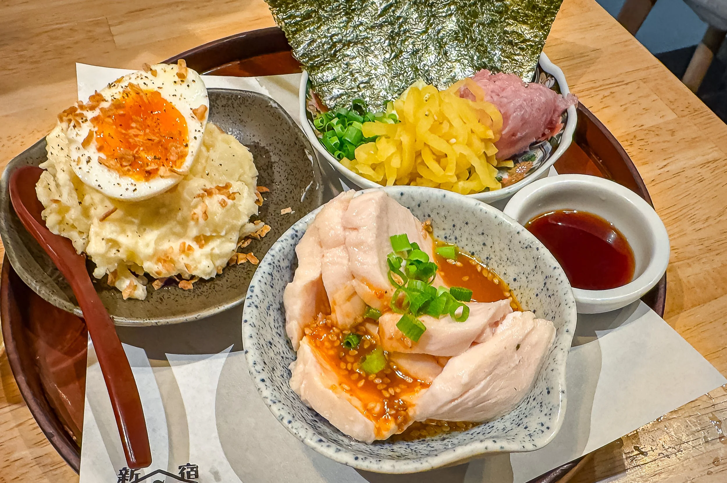 BESTE TISCHE: dezember 2025