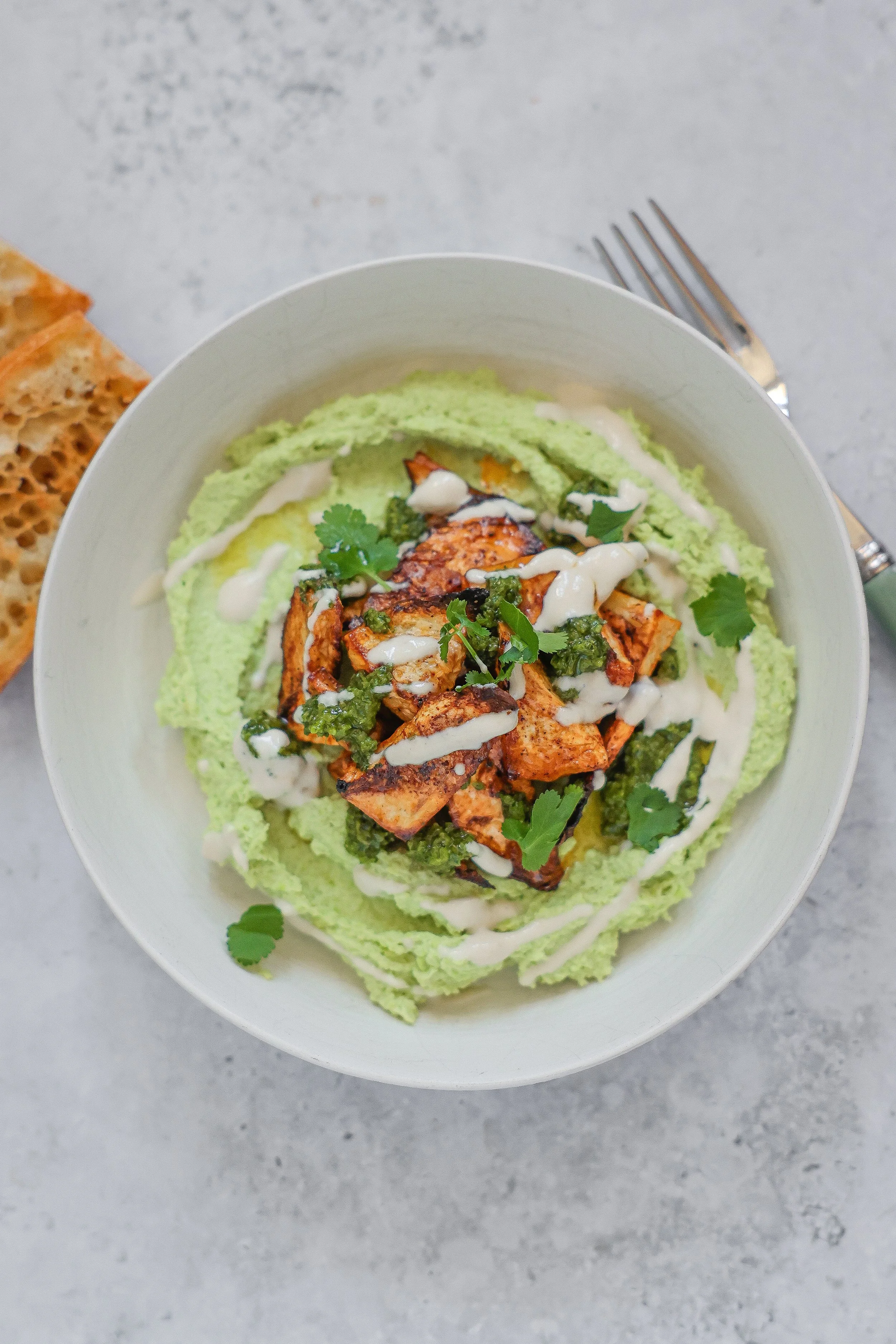 Rezept Gerösteter Sellerie mit Edamame-Hummus