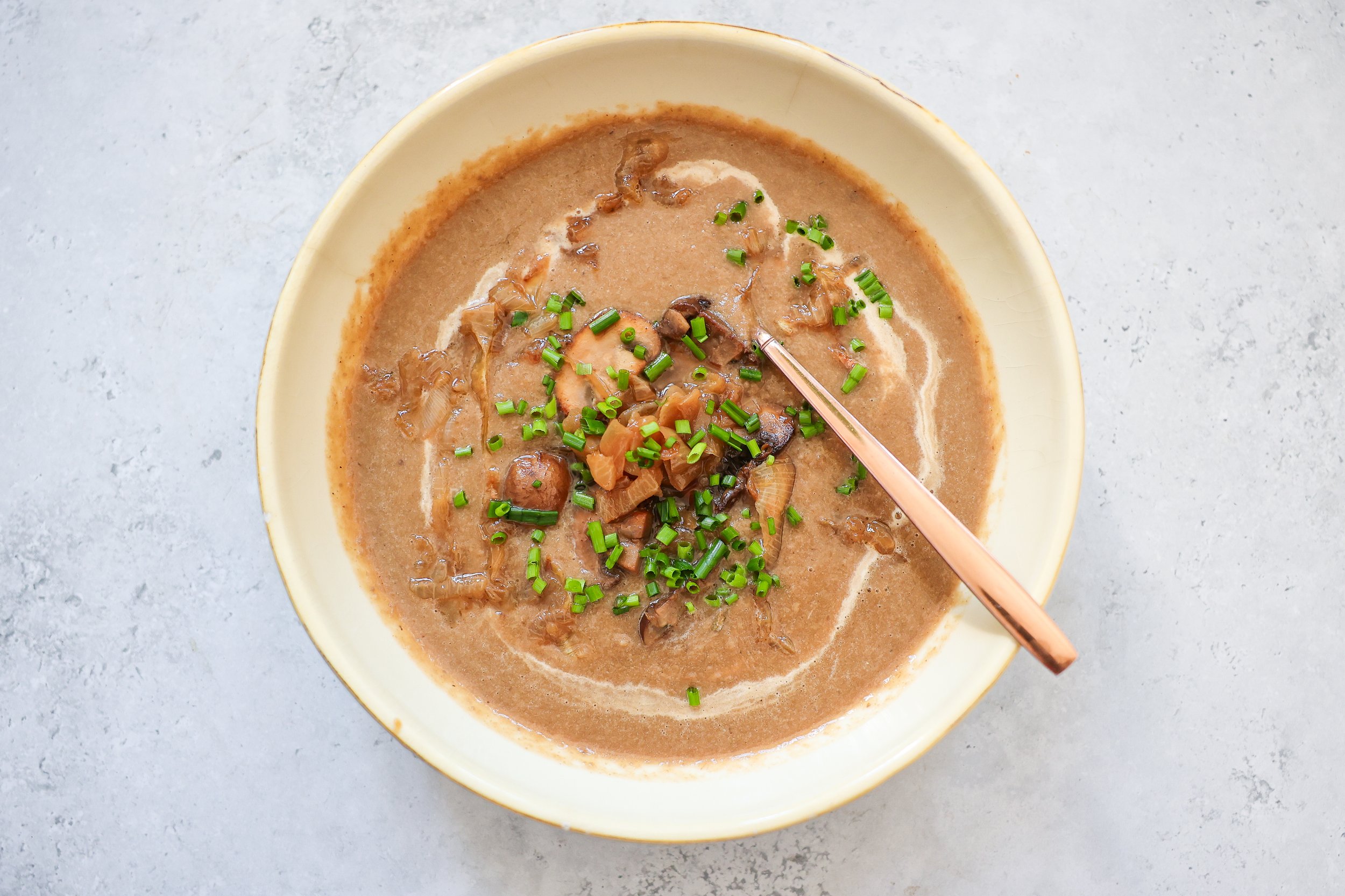 Rezept für Zwiebel- und Pilzsuppe