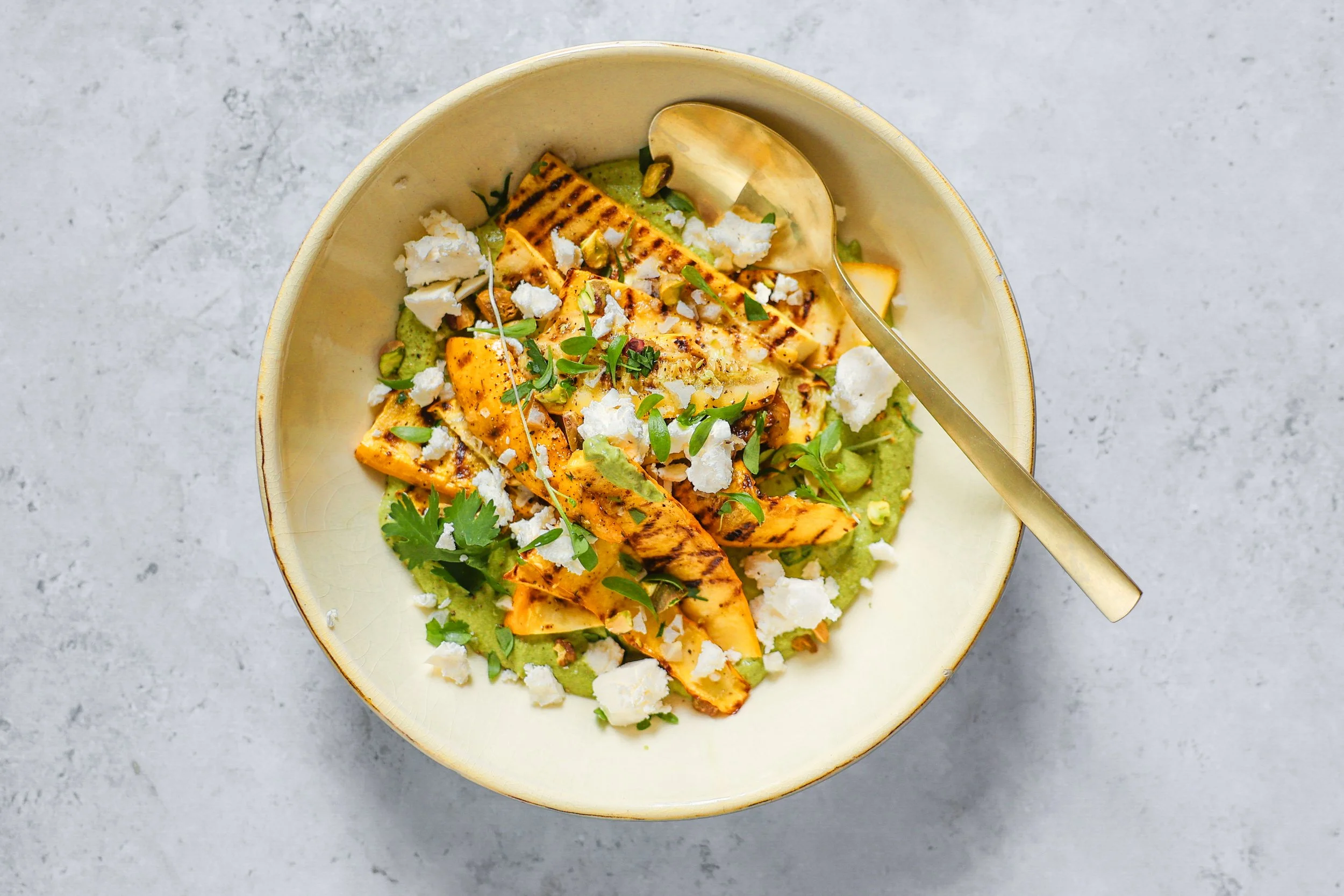 Rezept für Gegrillte Zucchini auf Jalapeño-Pistaziencreme