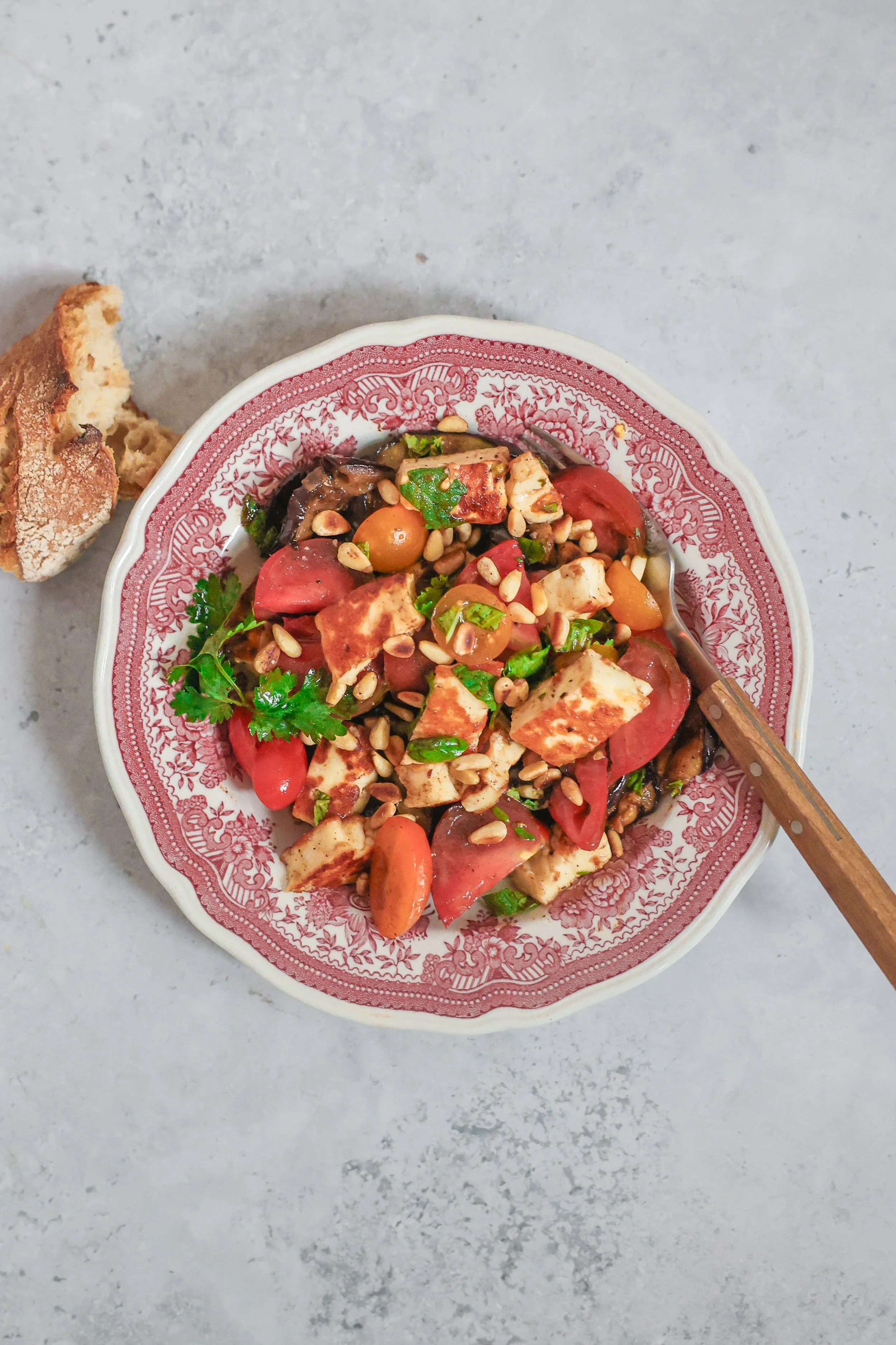 Rezept für gegrillte Aubergine, Tomaten und halloumi