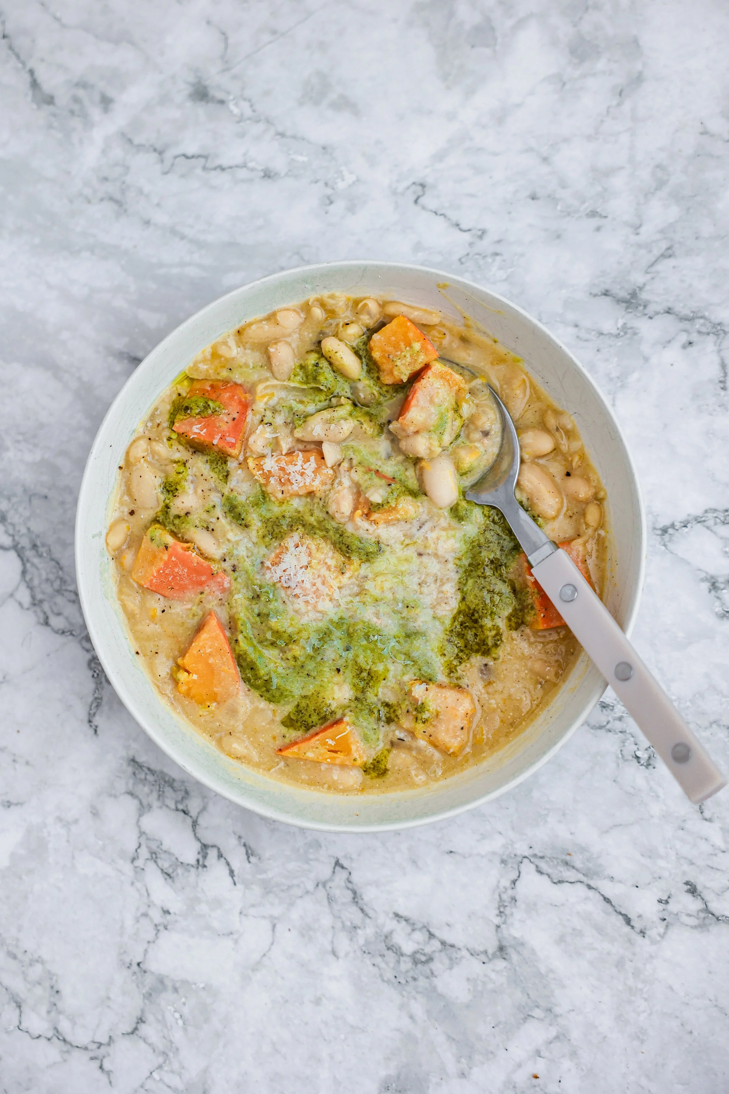 Rezept für Weiße-Bohnen-Kürbis-Suppe mit Pesto