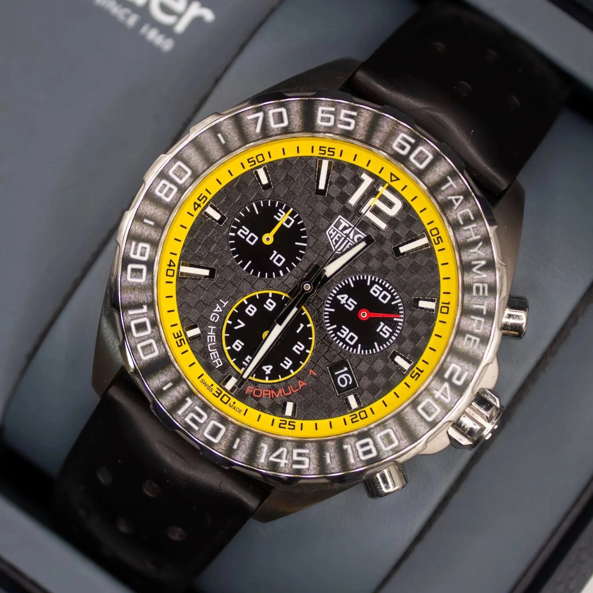Tag Heuer Formula 1 chronograph 43mm rare yellow & black