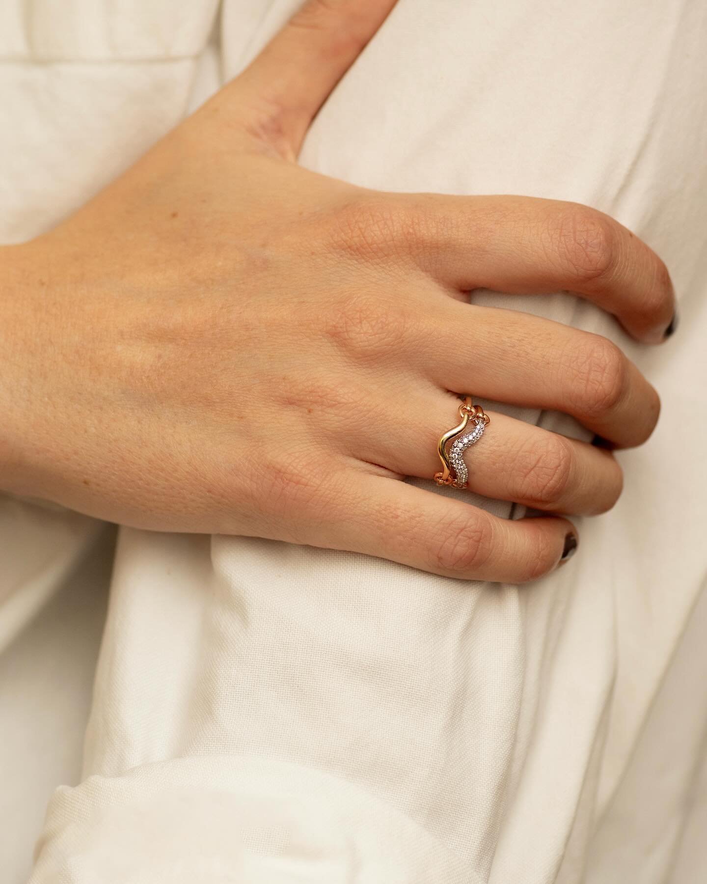 The signature horsebit curve but covered in bright, mixed-size diamonds - our favorite way to pav&eacute; 💎😏