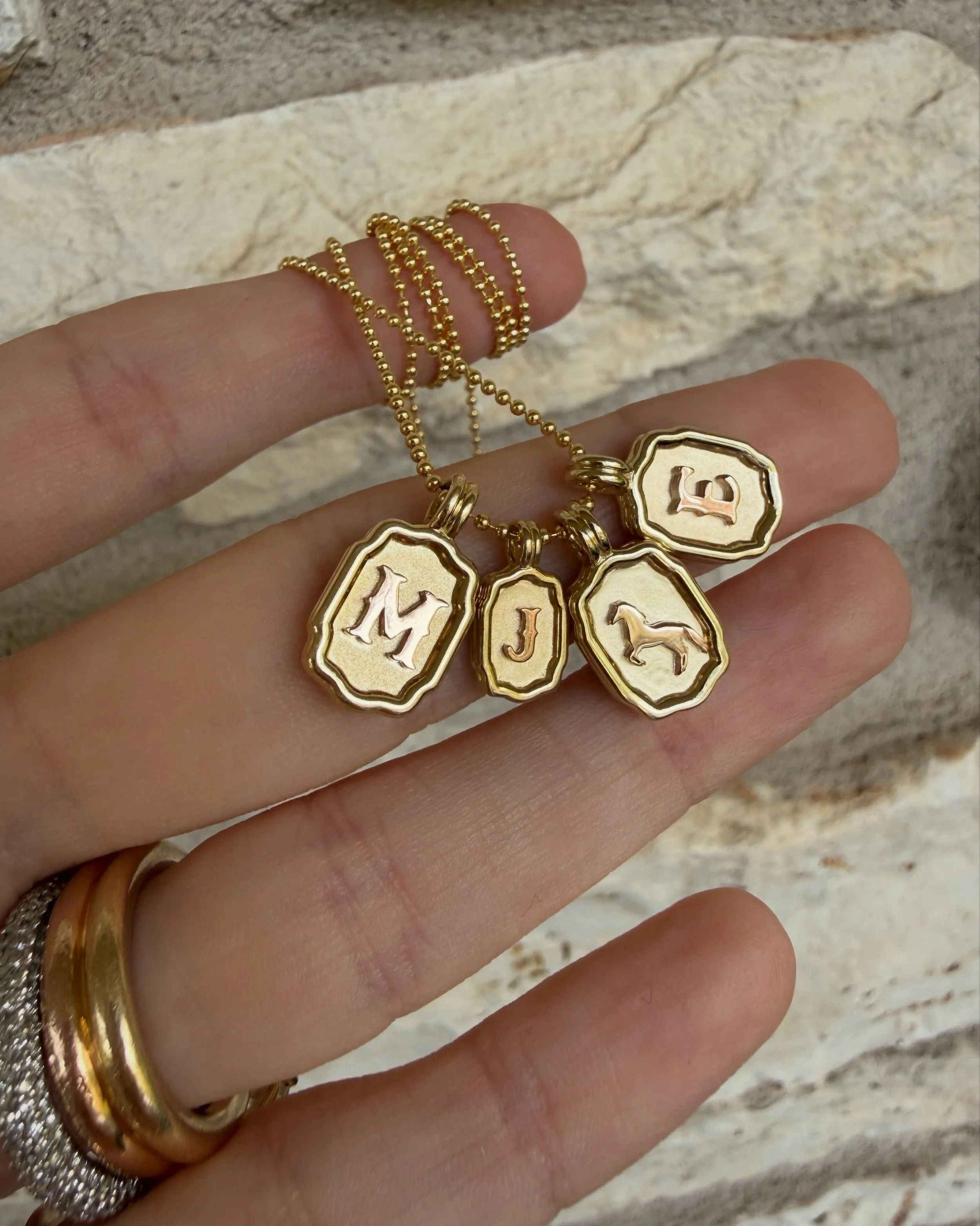 🪞Double buckles getting so much love lately!🪞
&nbsp;
You&rsquo;ve always been able to personalize both sides with your special letters &amp; numbers ~ but nowwww you can make one side pav&eacute; or (my personal favorite) a tiny rearing horse 🐴✨
&