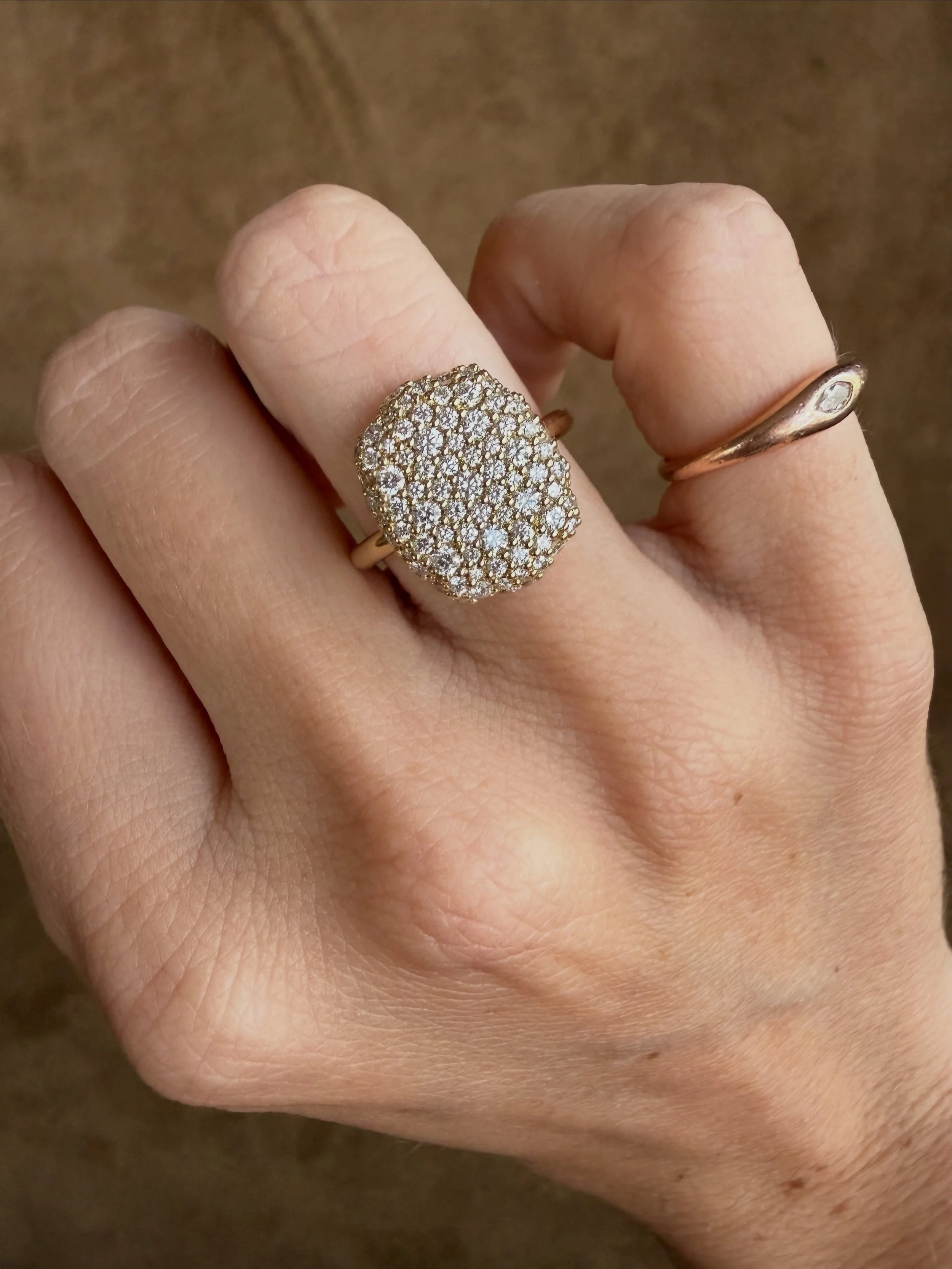 Never-before-seen gorgeousness debuting @abejasboutique next week! 💫 

Could our new Pav&eacute; Puffy Buckle be the perfect cocktail ring? 🍸 

Only one way to find out&hellip; come try it on IRL &amp; decide for yourself ;) 

📍@abejasboutique
📆 