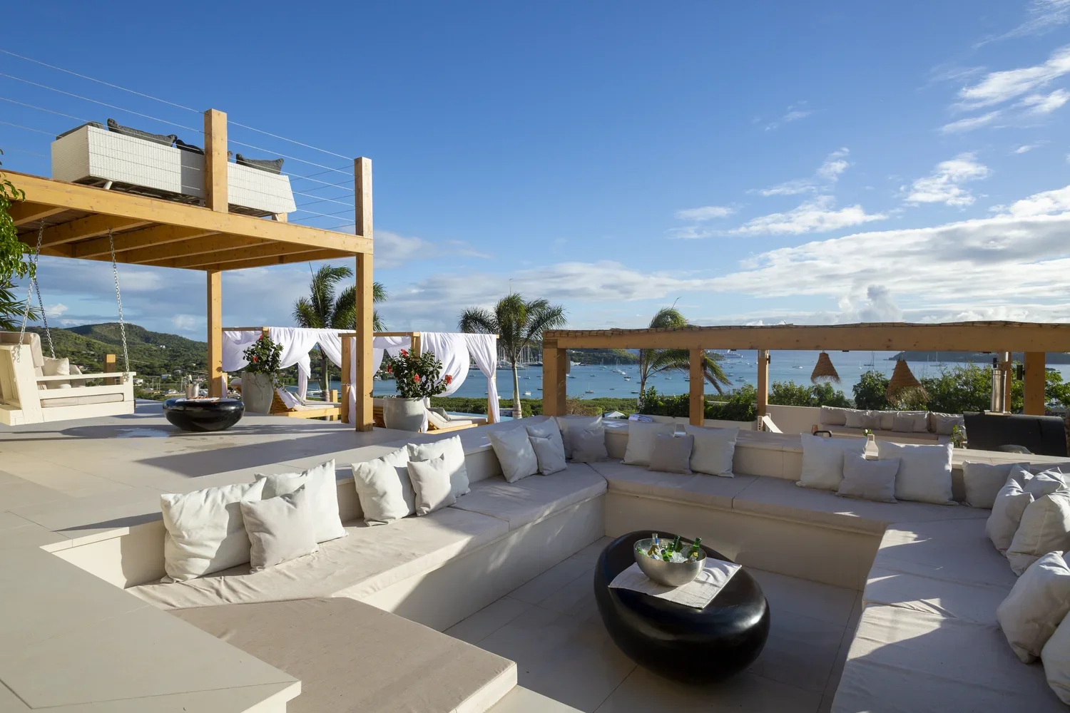  Gorgeous outdoor areas for al fresco socialising 