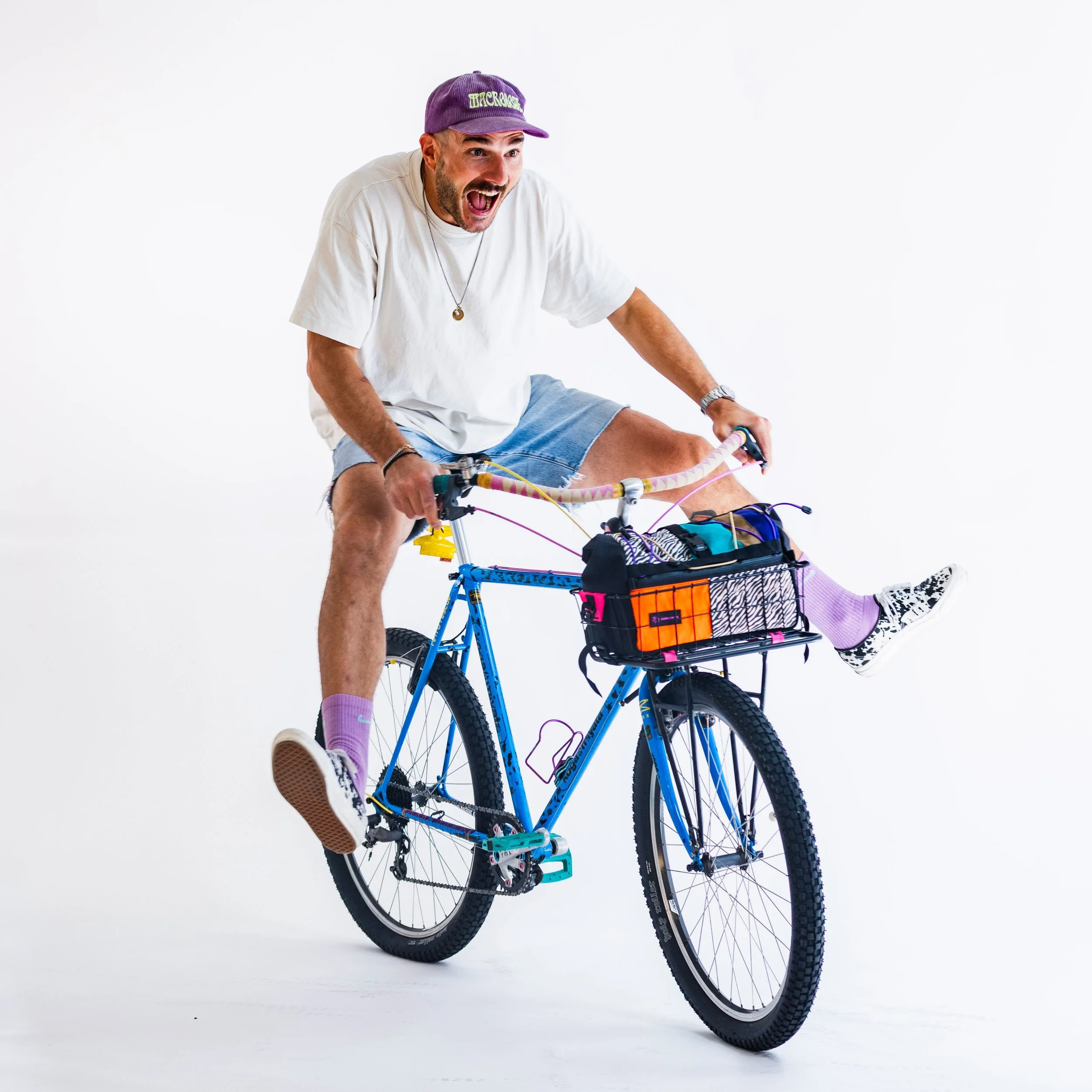How it feels to ride a retro mountainbike 🤪😎🤘

Thanks to my good friend @stuartackerholt for taking this fun photos. 💜