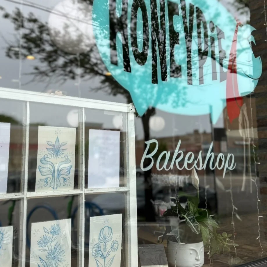 A VERY NICE MARKET

Clear your Sunday plans because we made them for you. ✍️

THIS SUNDAY 11am - 7pm!

COME TO OUR VERY NICE ART MARKET, featuring SIX local Chicago artists &amp; their incredible work: 🖼️ 

🎨 @candid.cameo 

🎨 @_line.____ 

🎨 @to