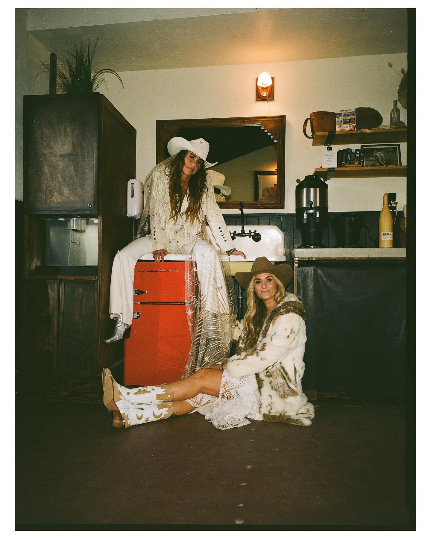 &bull; Where documentary meets editorial is where I live &bull;

#fujiga645 #olympusmjuii #kodakportra800 

Planning/Coordination/Florals: @paloverdeparties 
Venue: @pioneertownmotel 
Bar and Catering: @reddogpioneertown 
Photo: @brianastationphoto 
