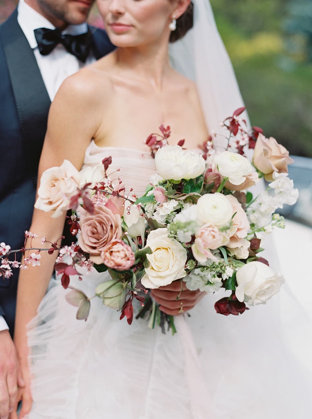 Twig & Bloom floral studio creating romantic, elegant flower arrangements in Victoria, Regina & Edmonton. We create florals for everyday moments, wedding designs, event flowers, bereavement flowers as well as hosting flower workshops.