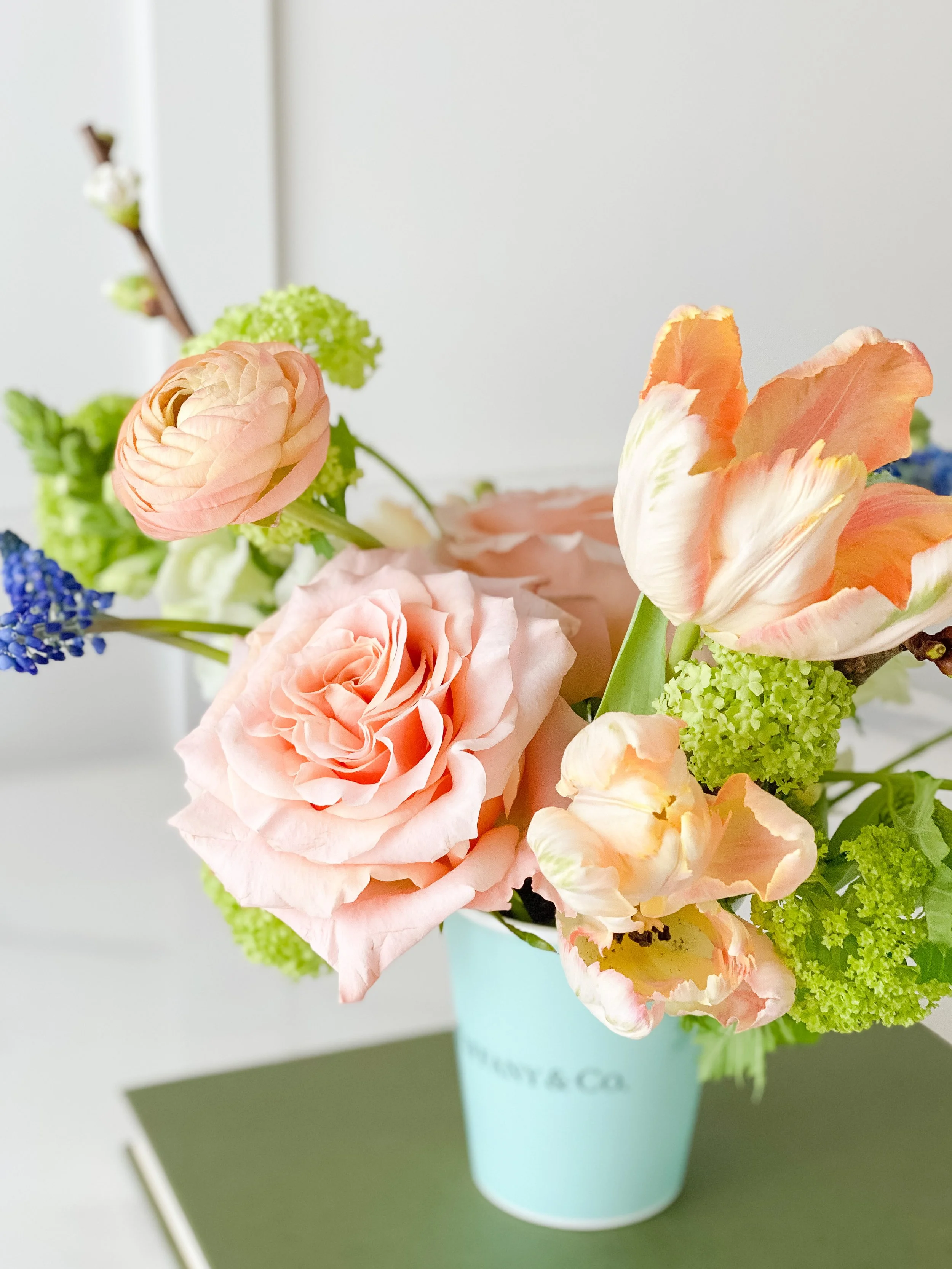 Twig & Bloom floral studio creating romantic, elegant flower arrangements in Saskatoon, Victoria, Regina & Edmonton. We create florals for everyday moments, wedding designs, event flowers, bereavement flowers as well as hosting flower workshops.