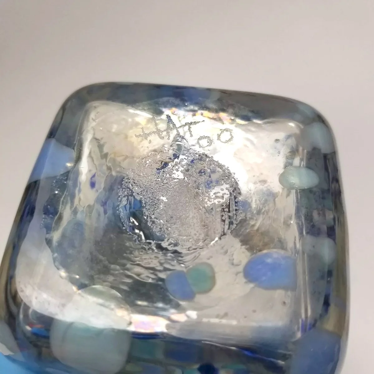 KEPTstudio_KVTGGlassNo05HATvase2LtBlu_08.jpg