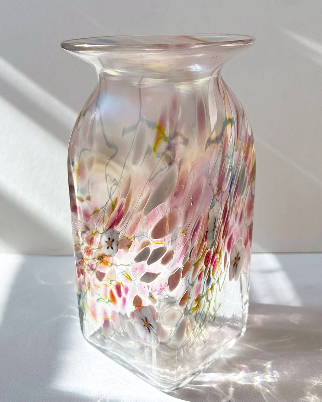 KEPTstudio_KVTGGlassNo03HATvase1Pink_06.jpg